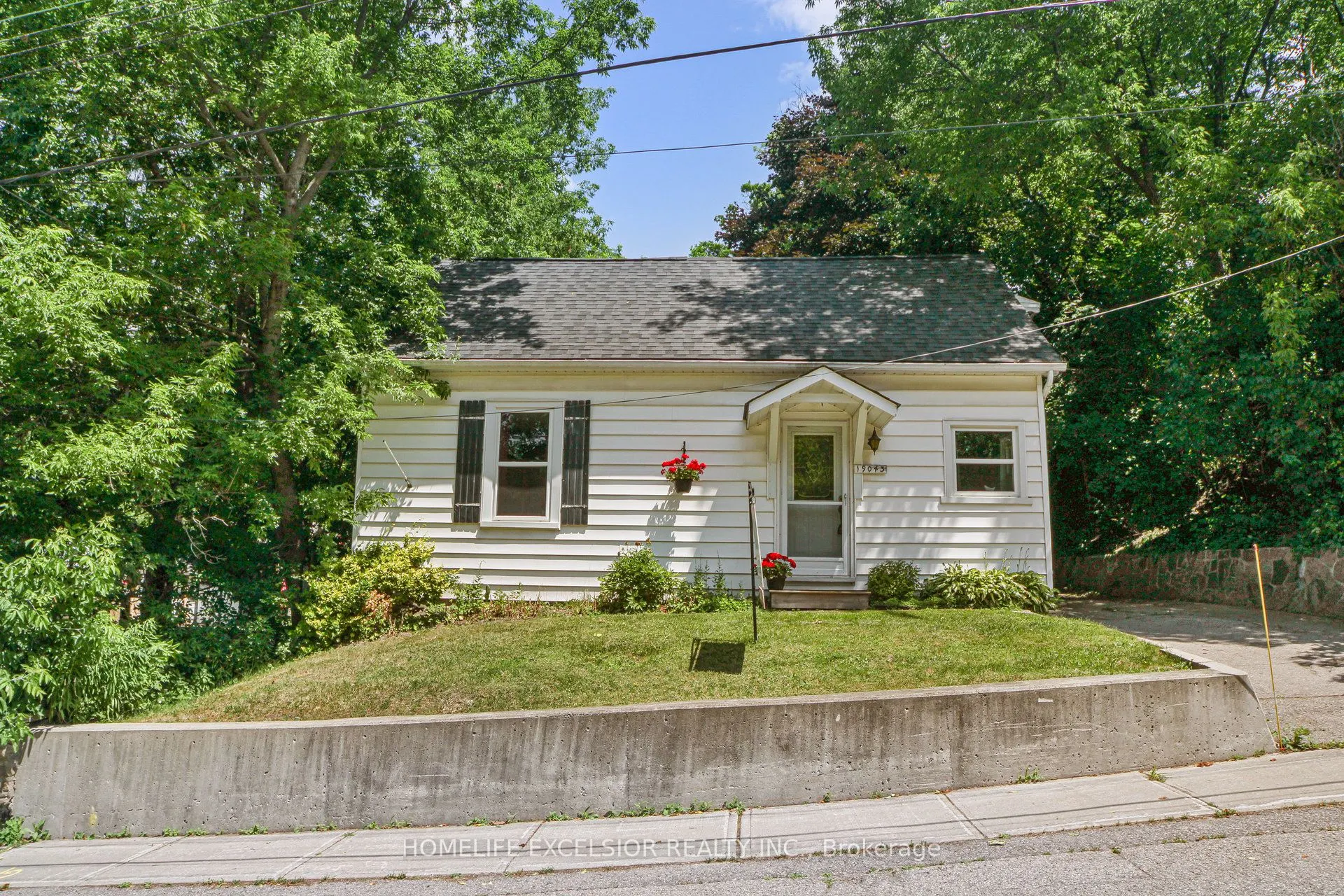 19043 Centre Street