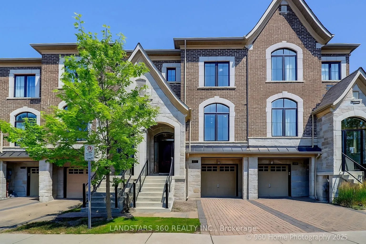27 Duncombe Lane N