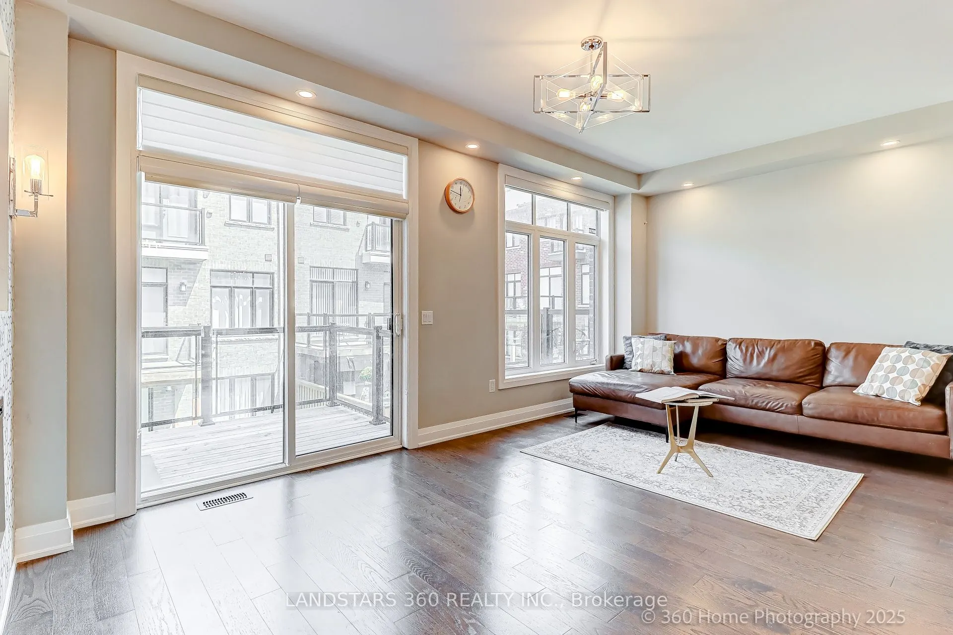 27 Duncombe Lane N