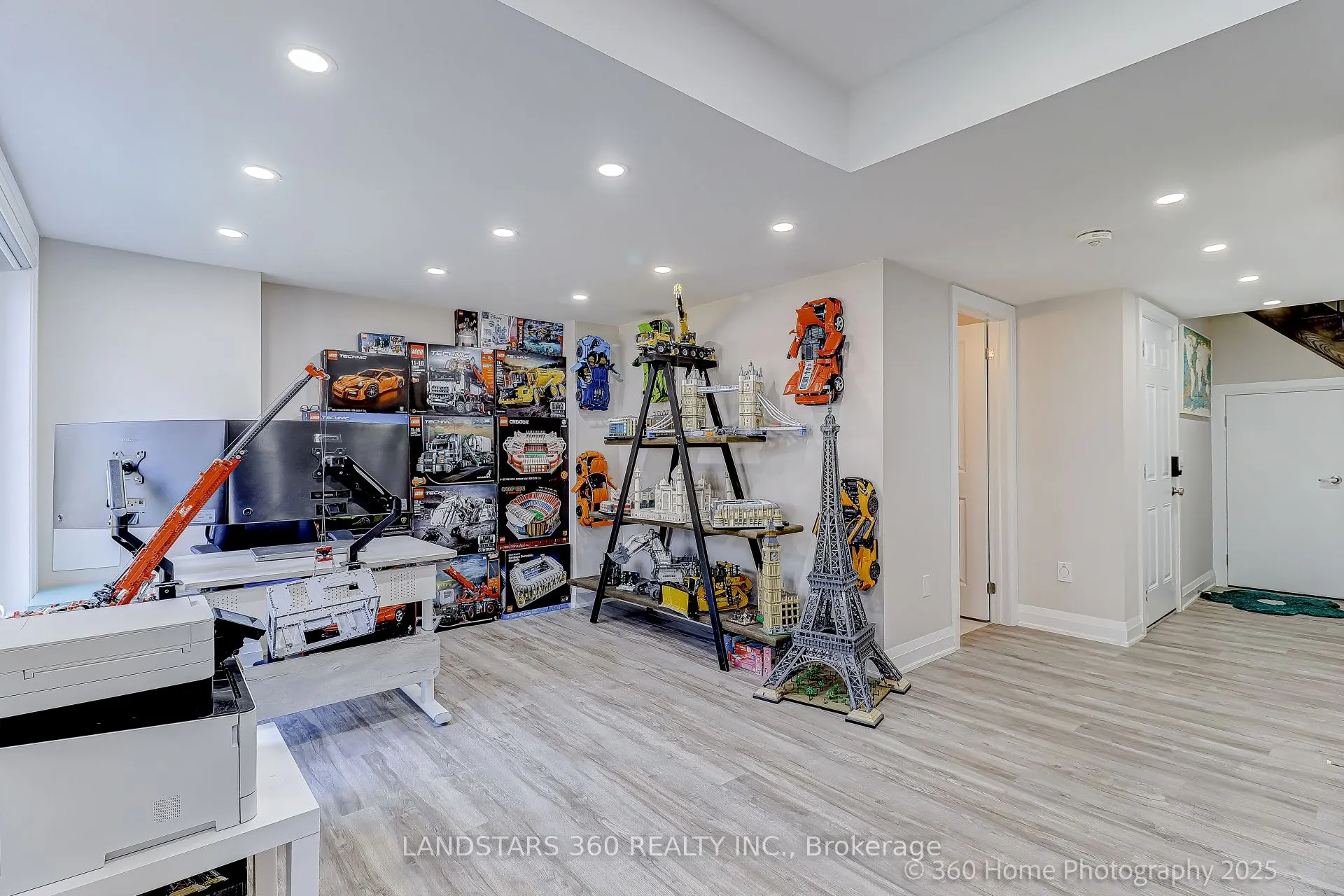 27 Duncombe Lane N