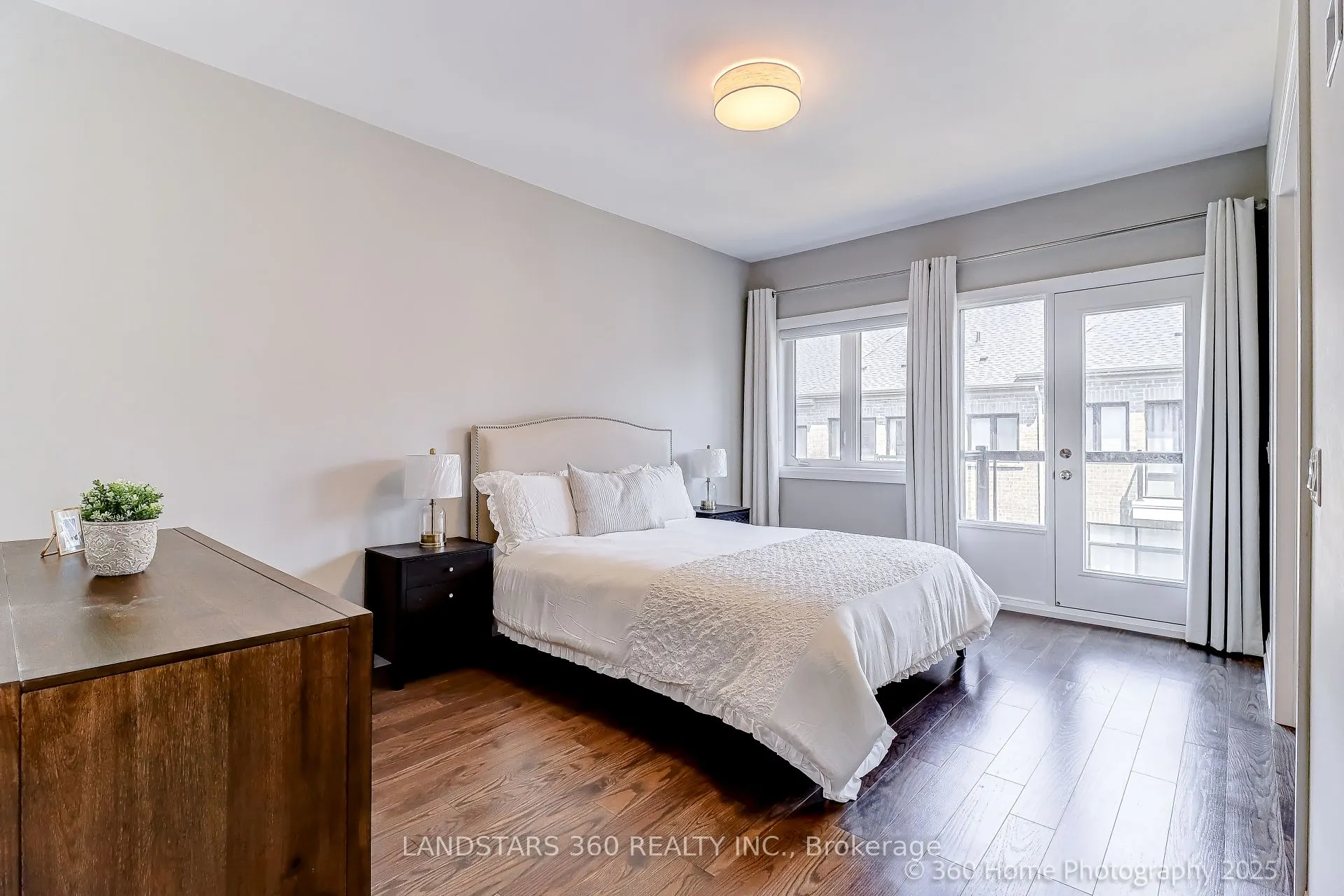 27 Duncombe Lane N