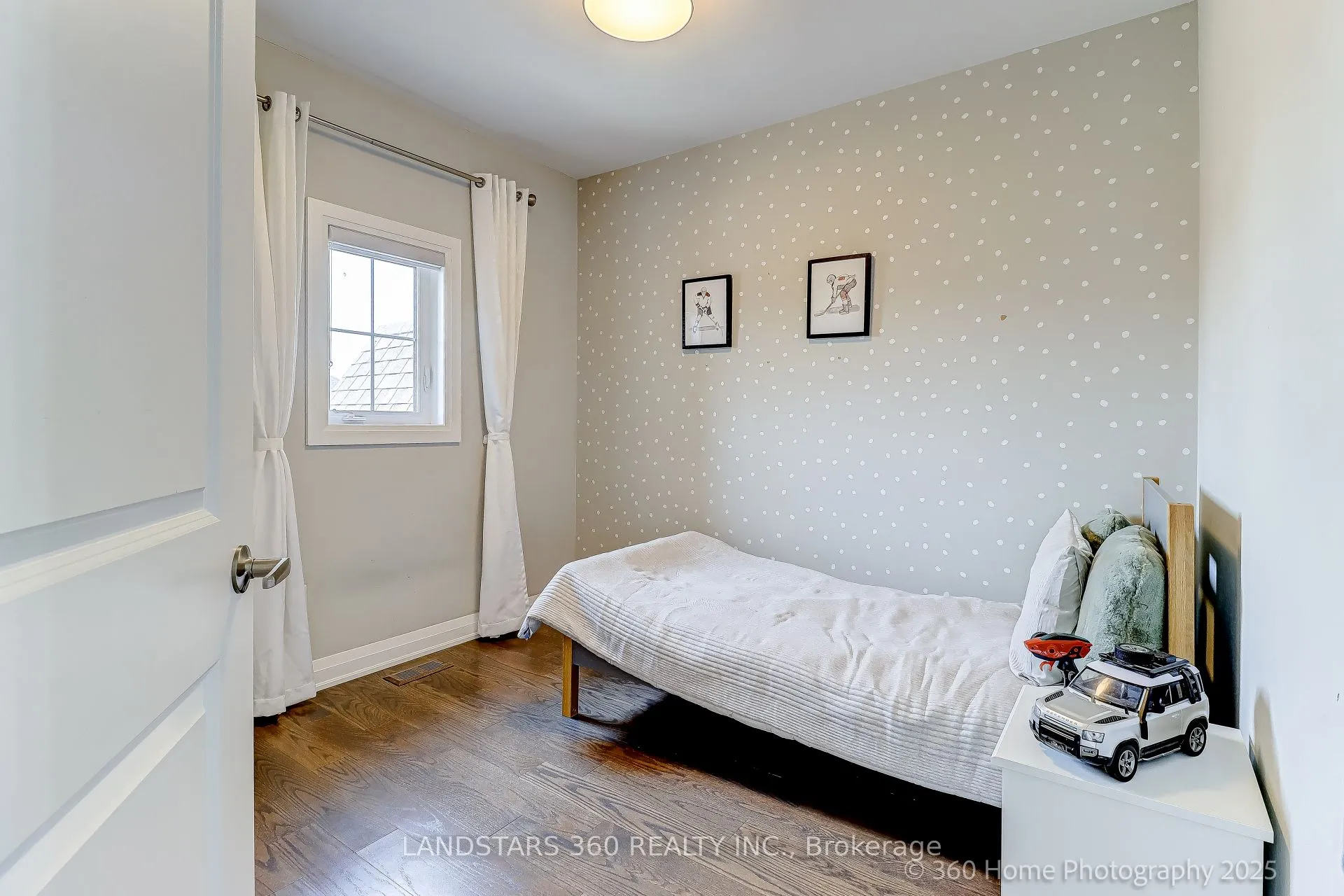 27 Duncombe Lane N