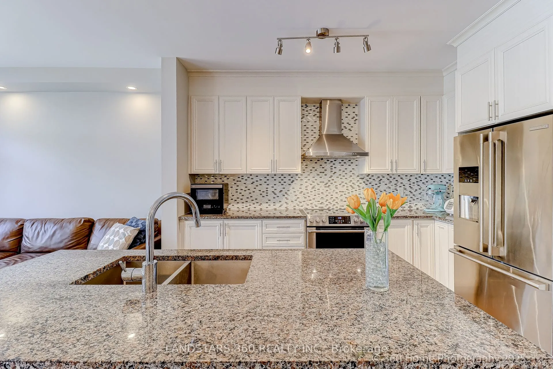 27 Duncombe Lane N