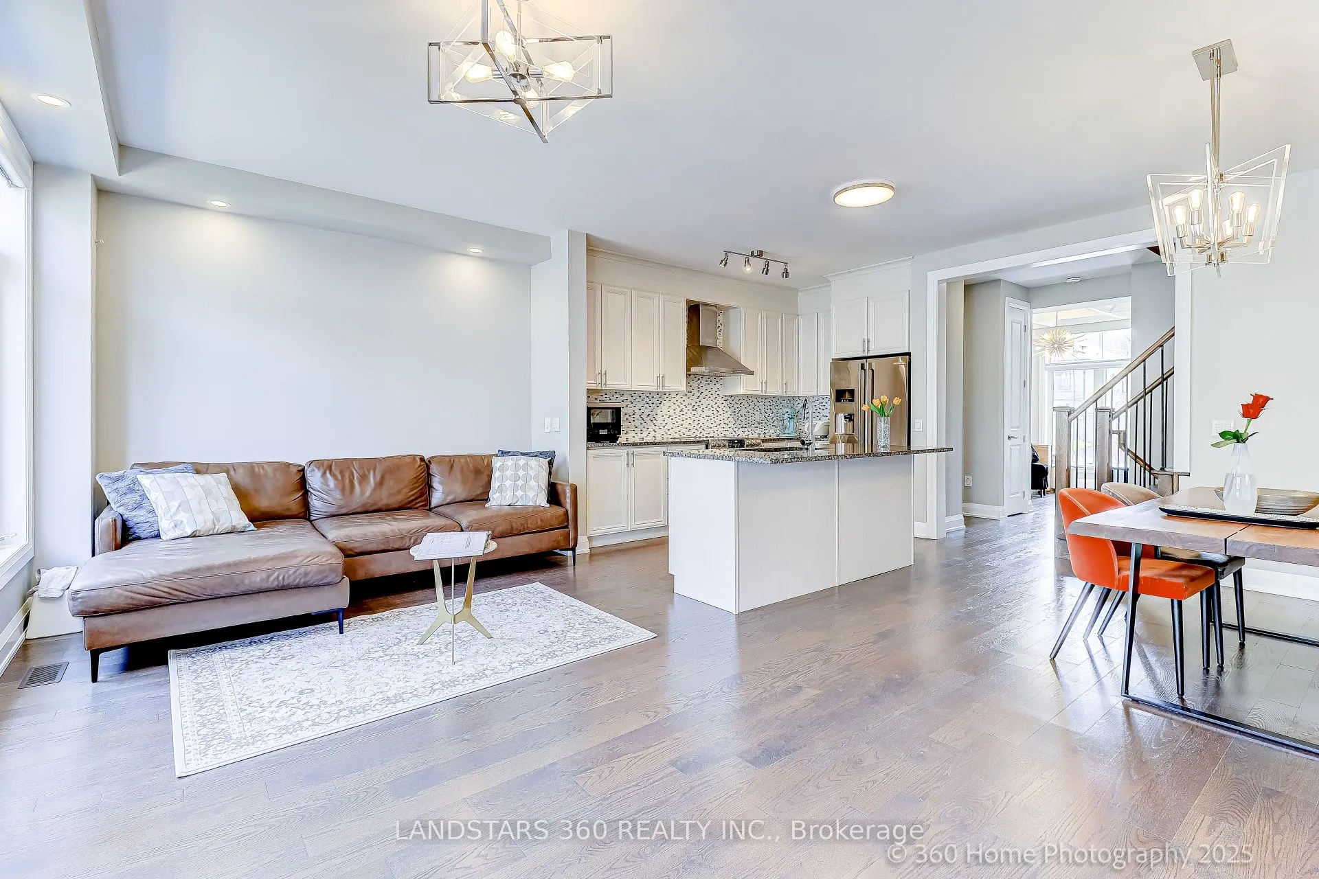 27 Duncombe Lane N