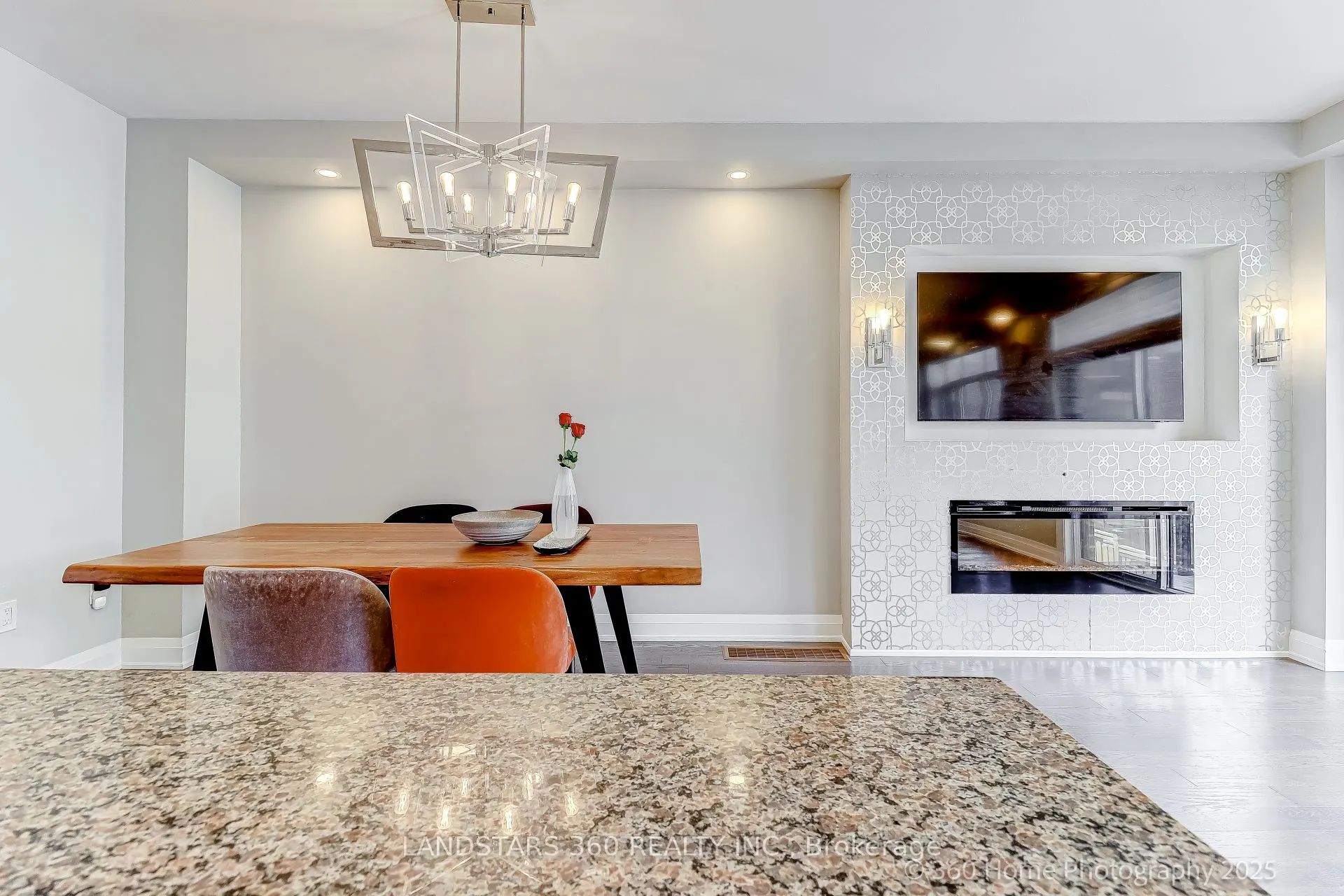 27 Duncombe Lane N