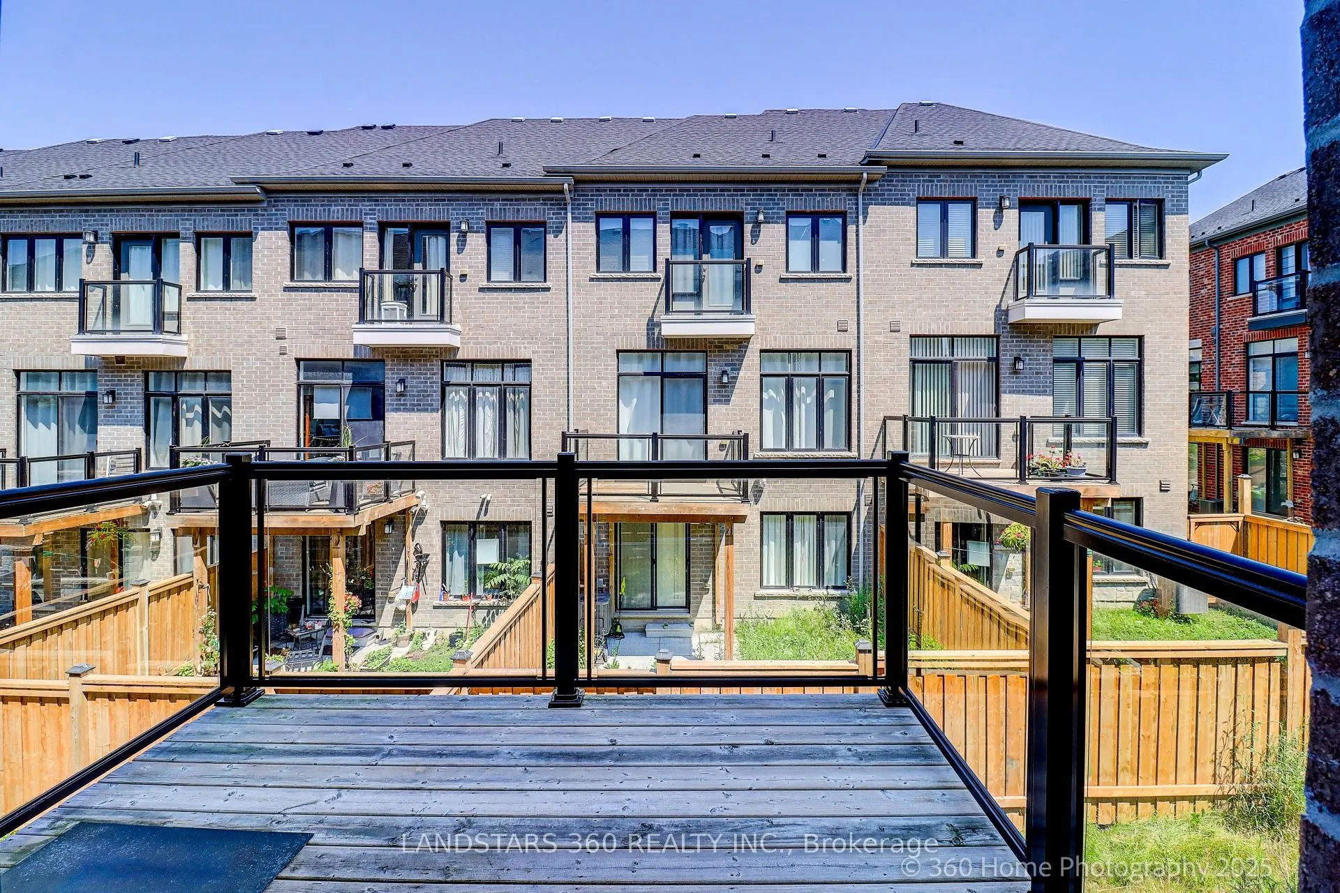 27 Duncombe Lane N