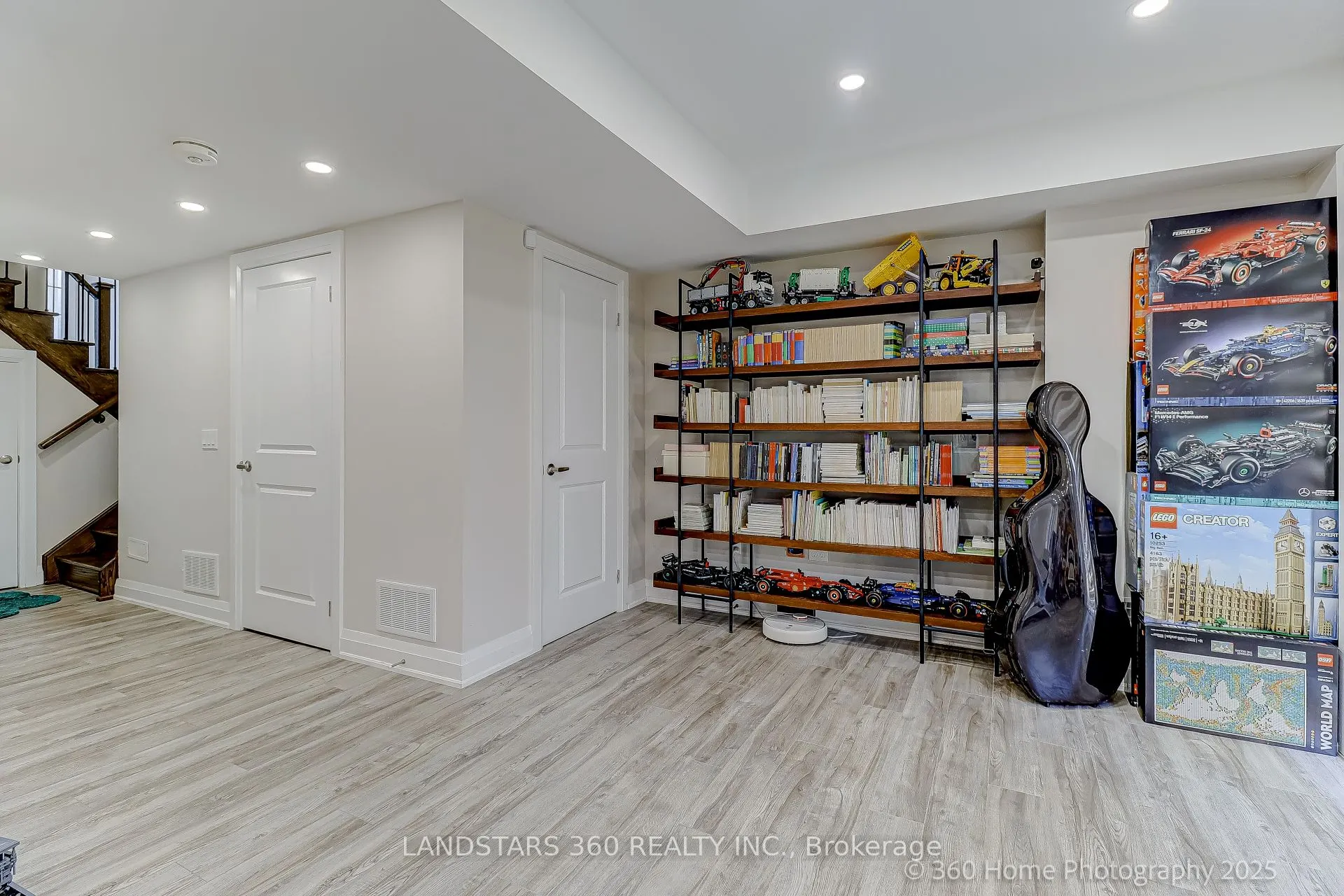 27 Duncombe Lane N
