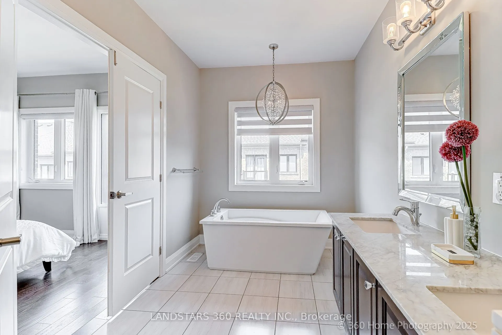27 Duncombe Lane N