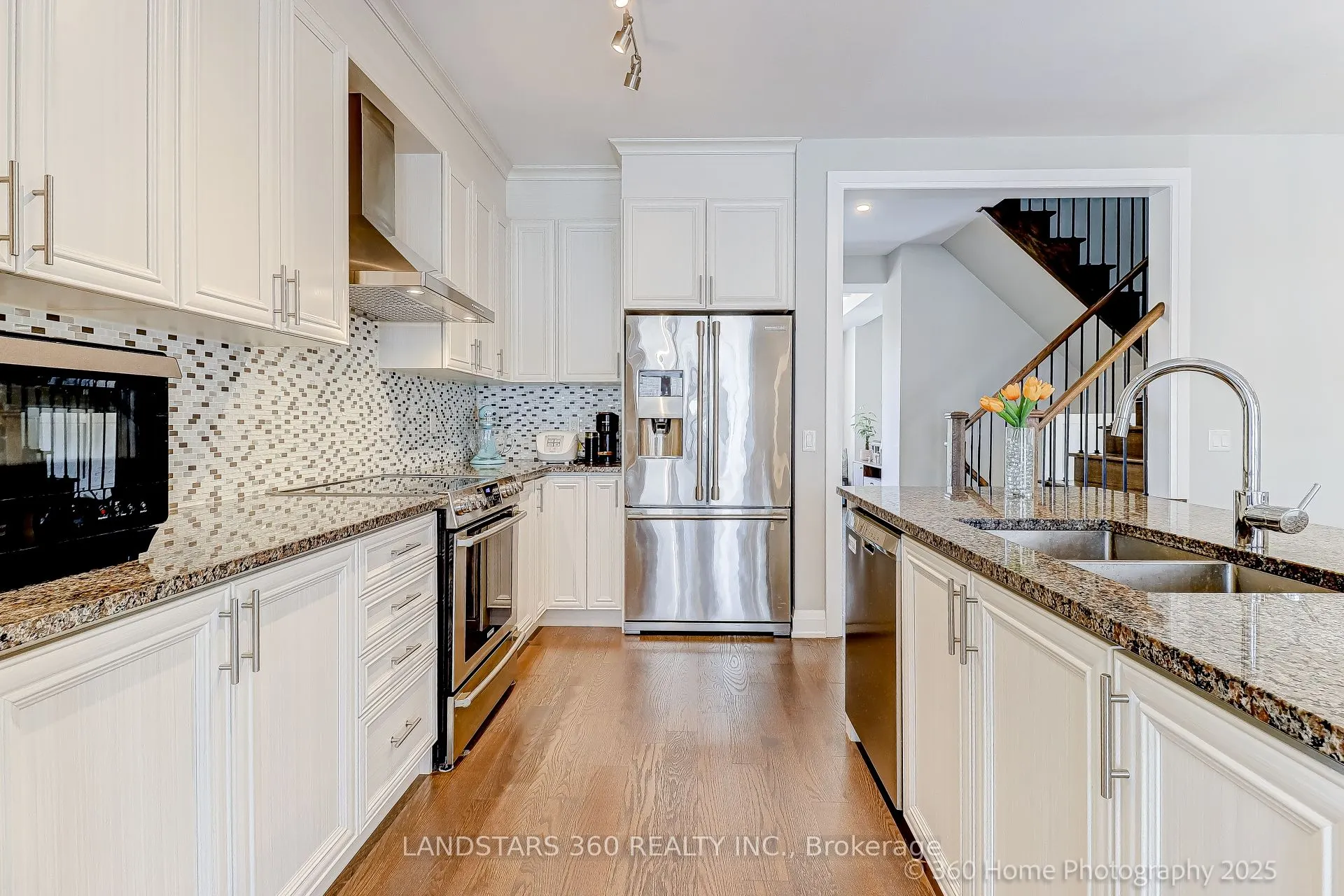 27 Duncombe Lane N