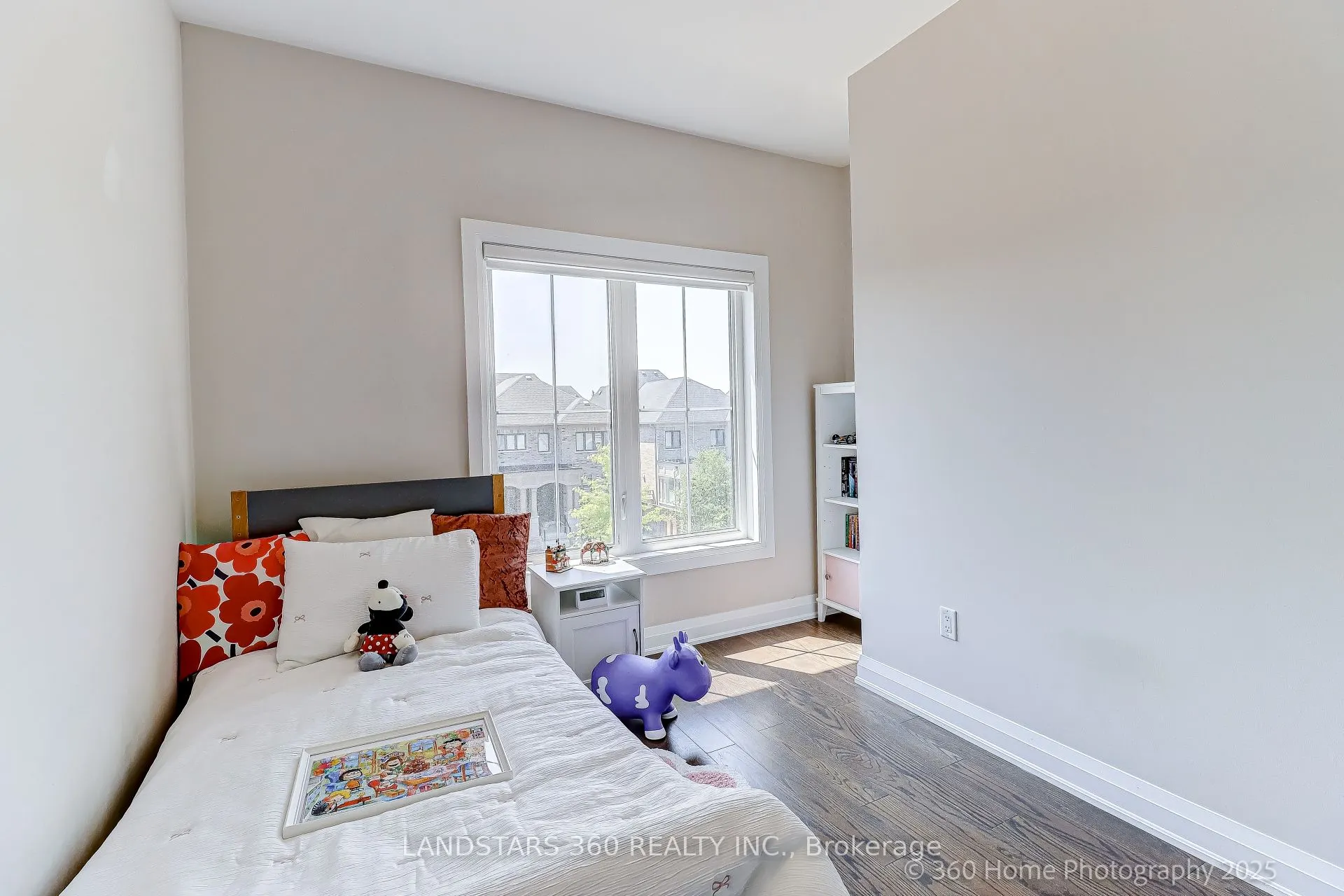27 Duncombe Lane N