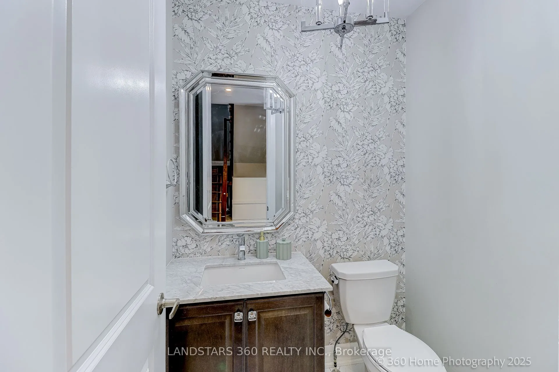 27 Duncombe Lane N