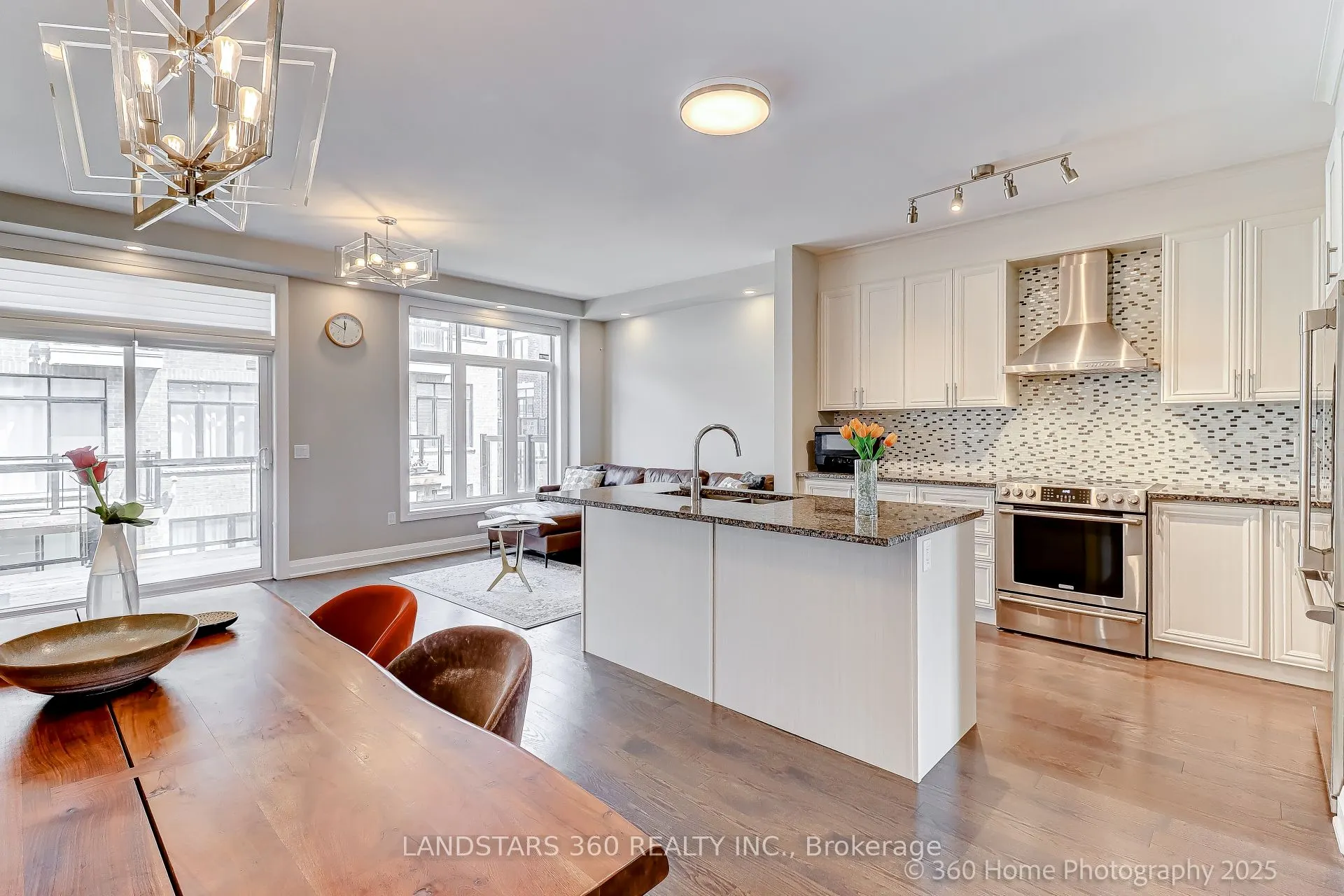 27 Duncombe Lane N
