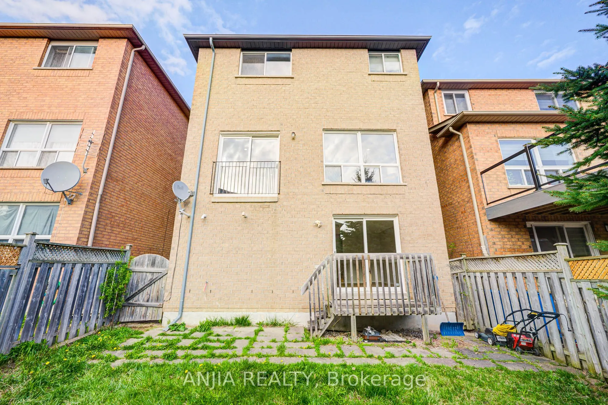 14 Fairlawn Avenue
