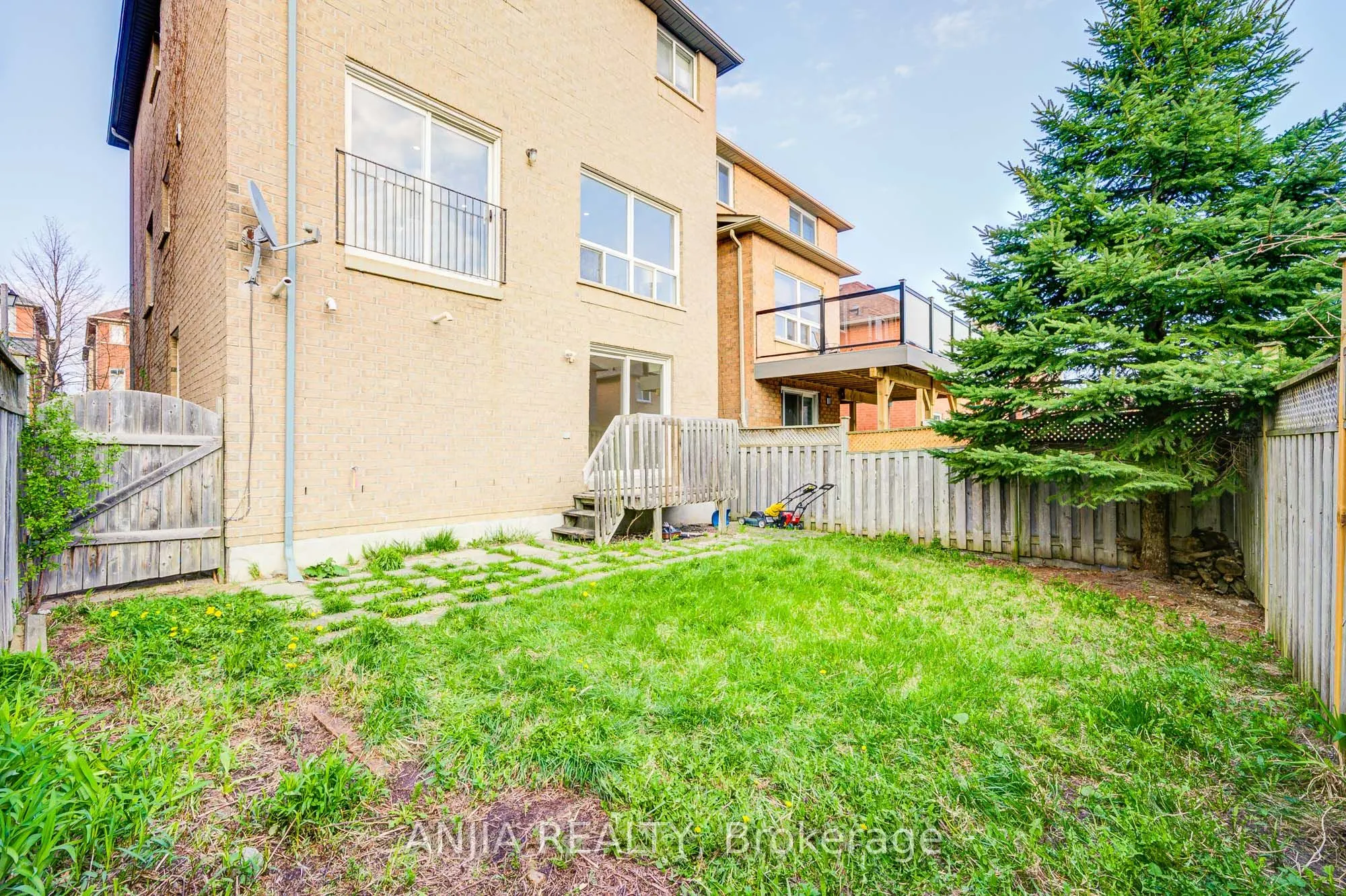 14 Fairlawn Avenue