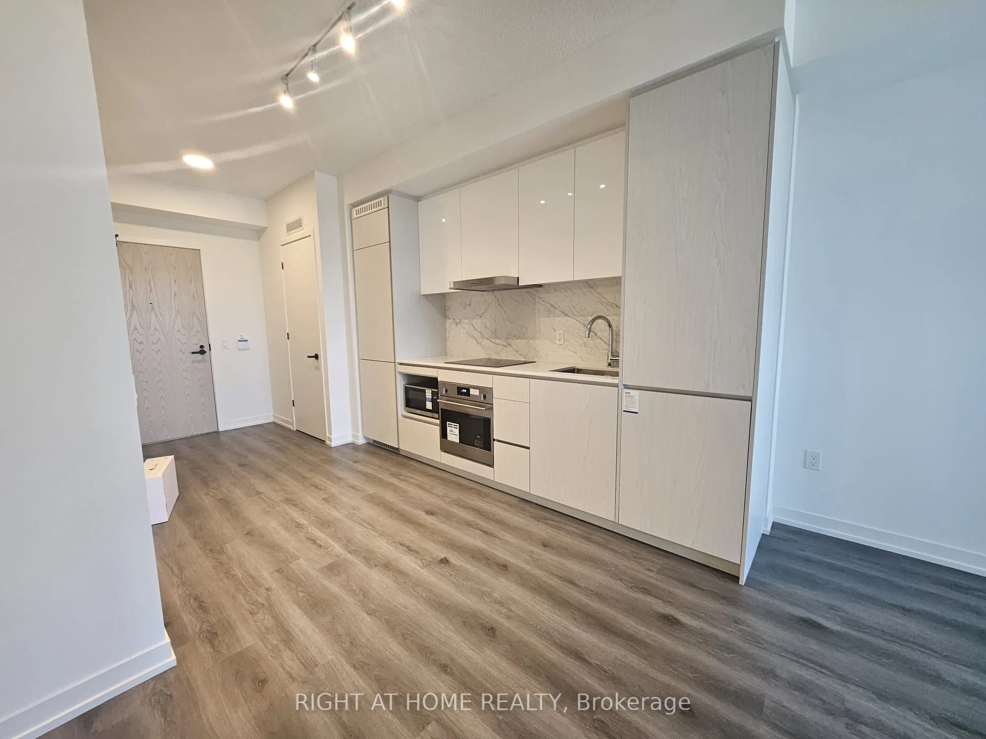 28 Interchange Way, #316