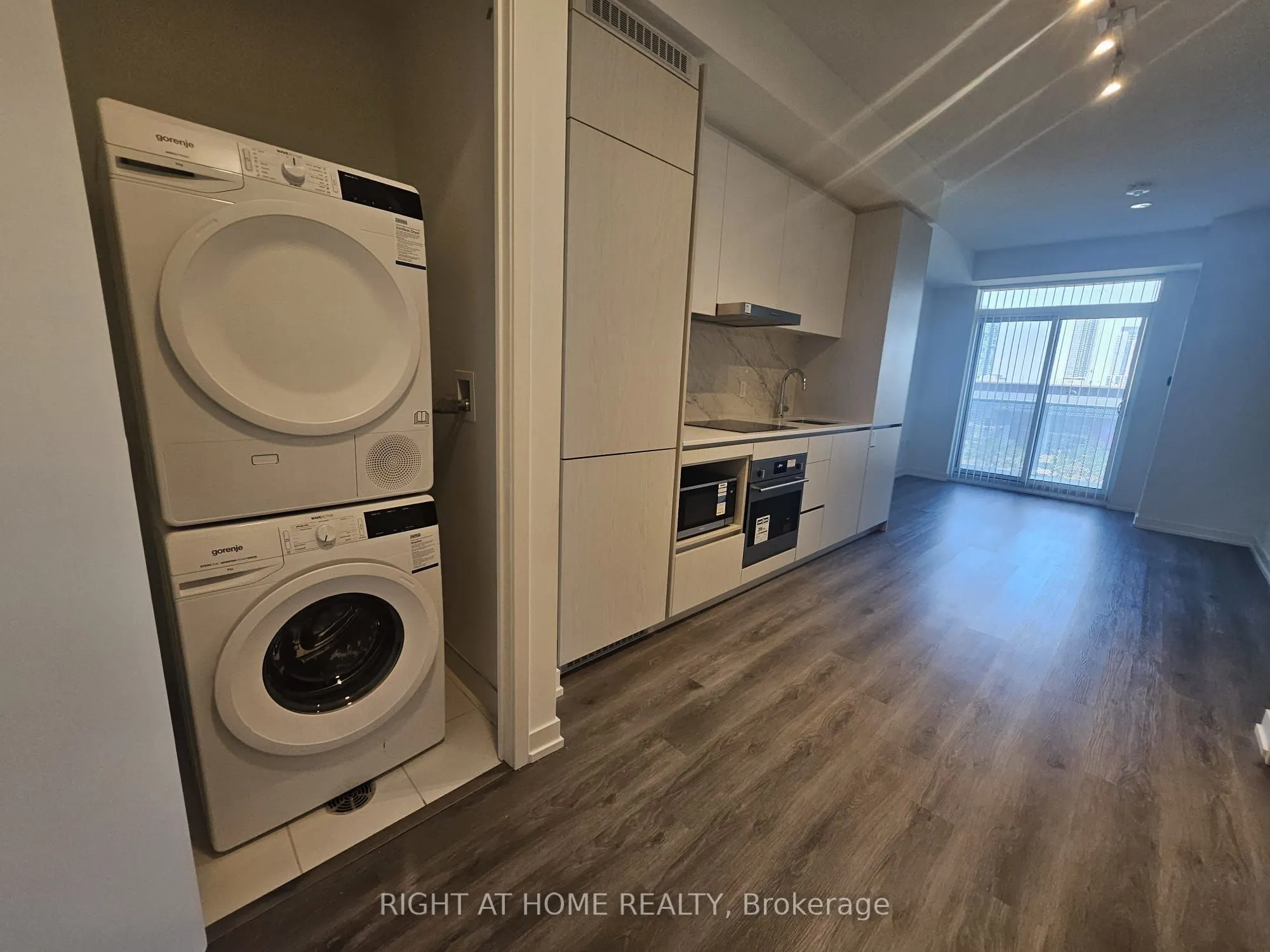 28 Interchange Way, #316