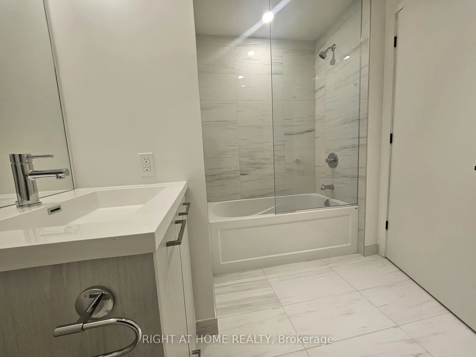 28 Interchange Way, #316
