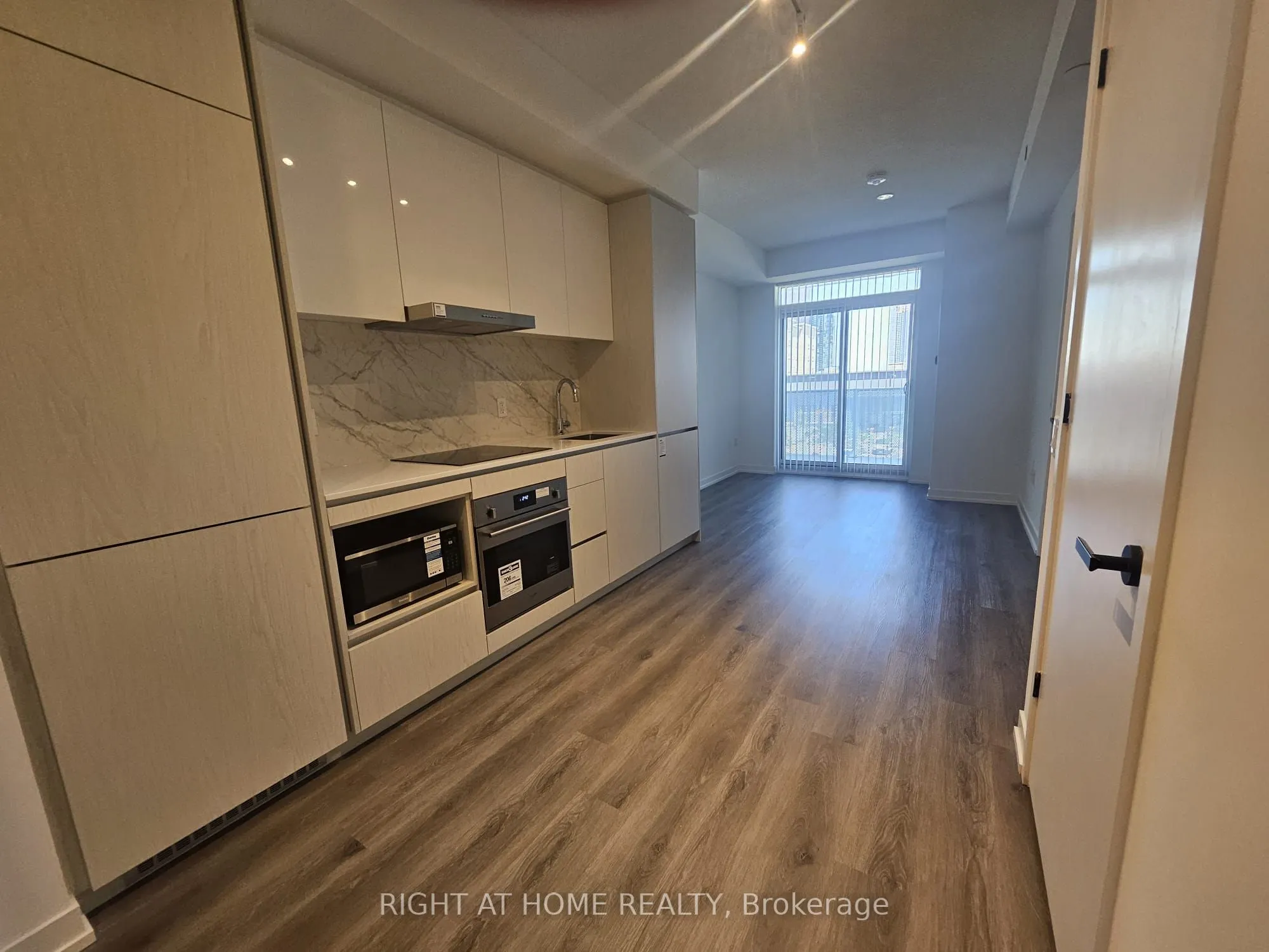 28 Interchange Way, #316
