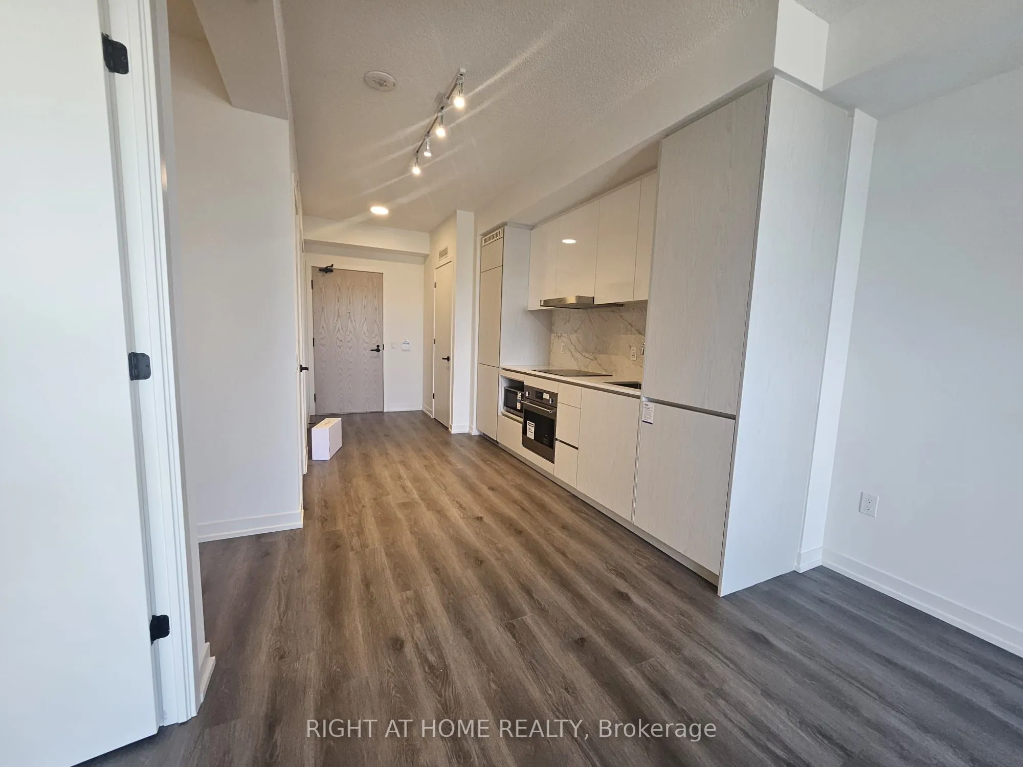 28 Interchange Way, #316