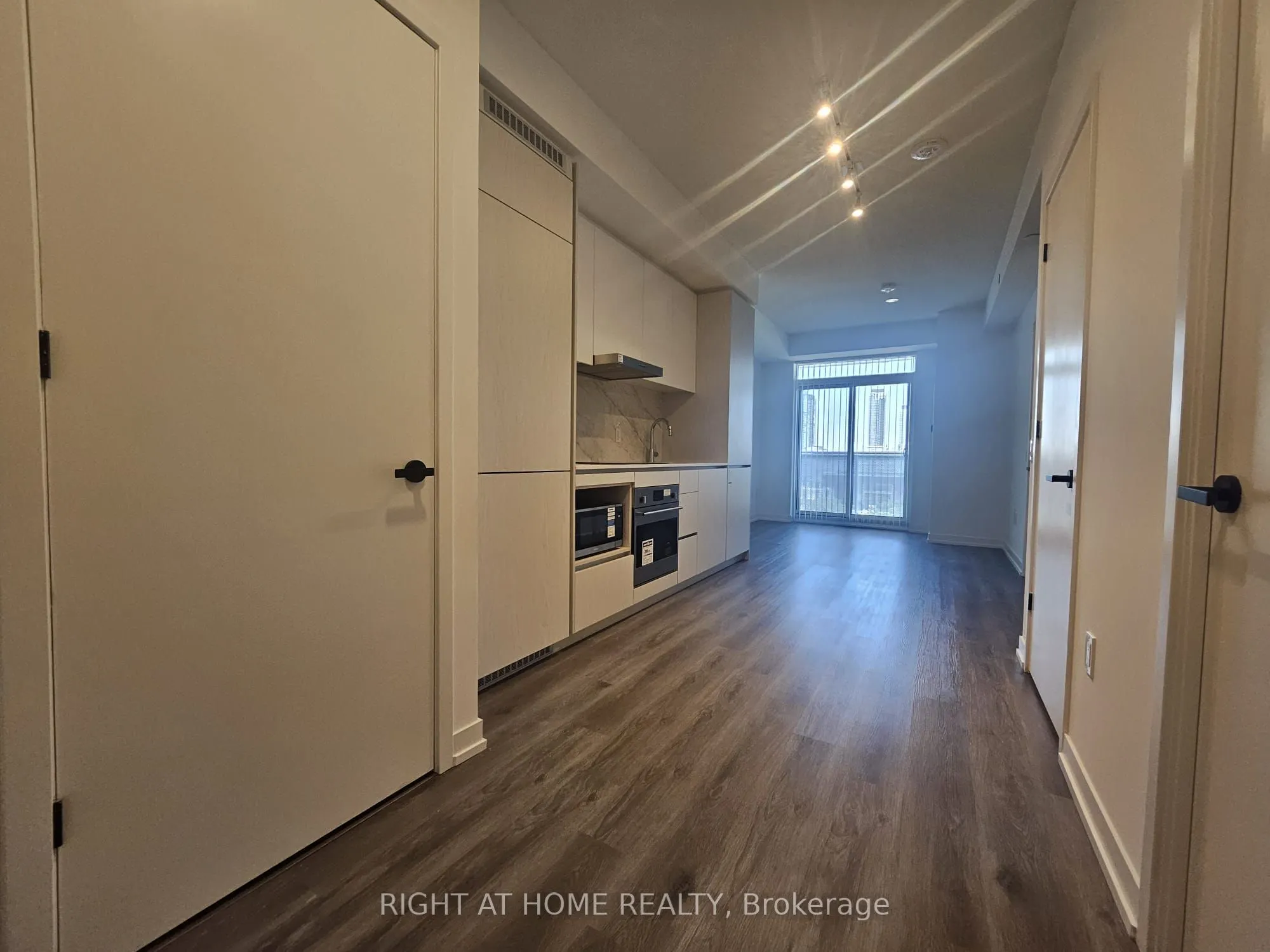28 Interchange Way, #316