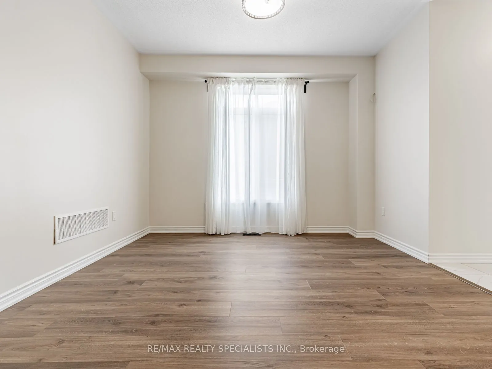 68 Ferragine Crescent