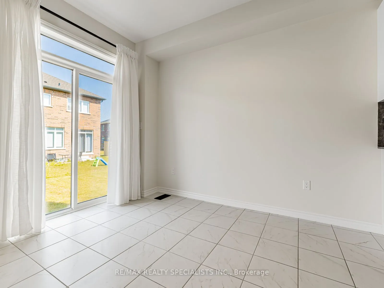 68 Ferragine Crescent