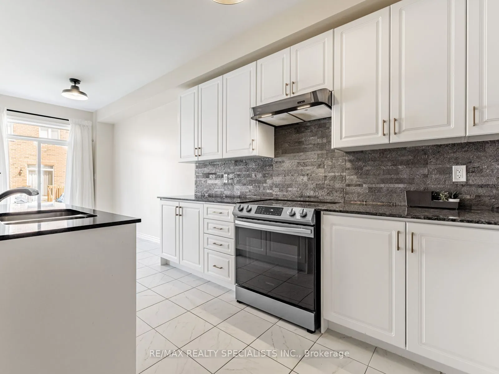 68 Ferragine Crescent