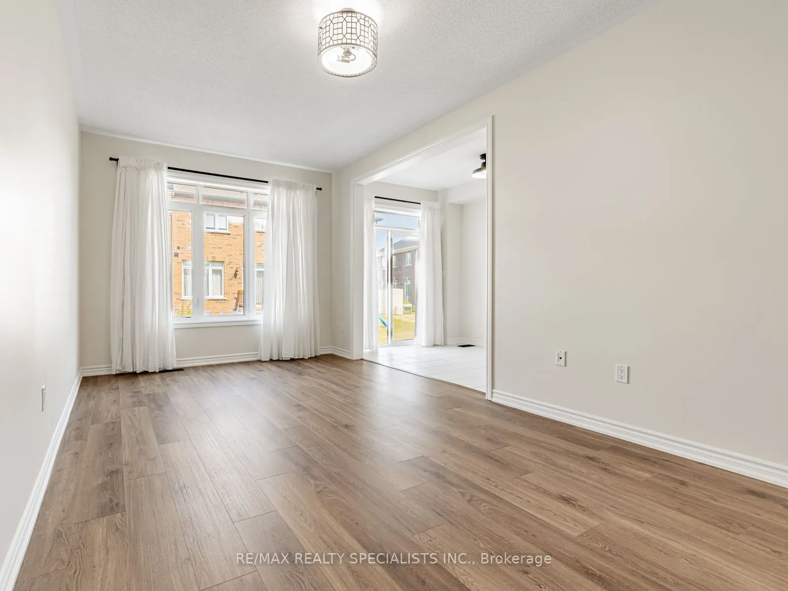 68 Ferragine Crescent