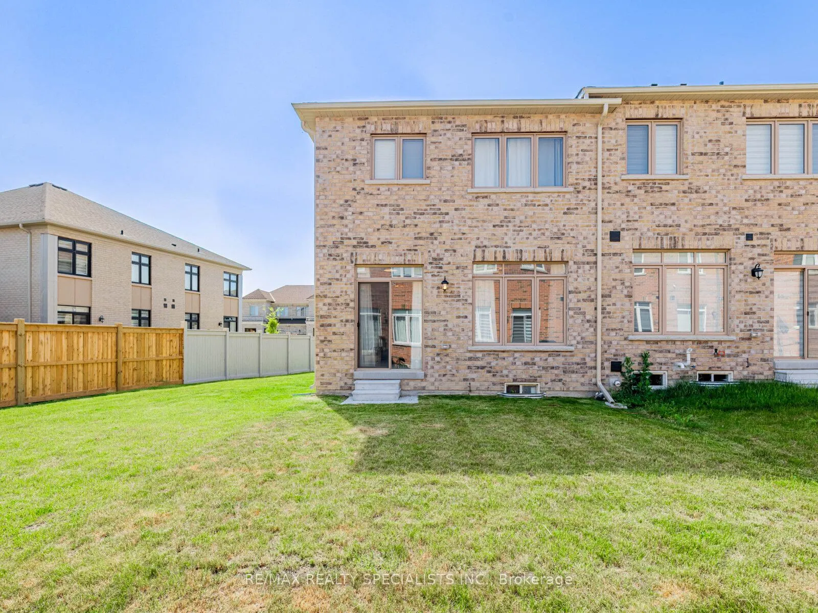 68 Ferragine Crescent