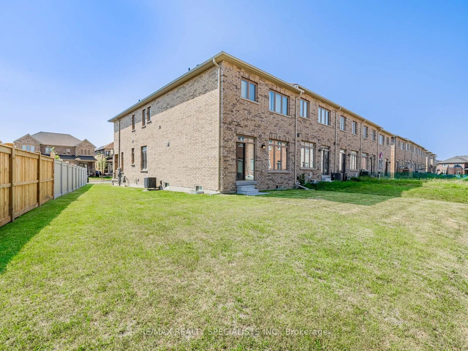 68 Ferragine Crescent