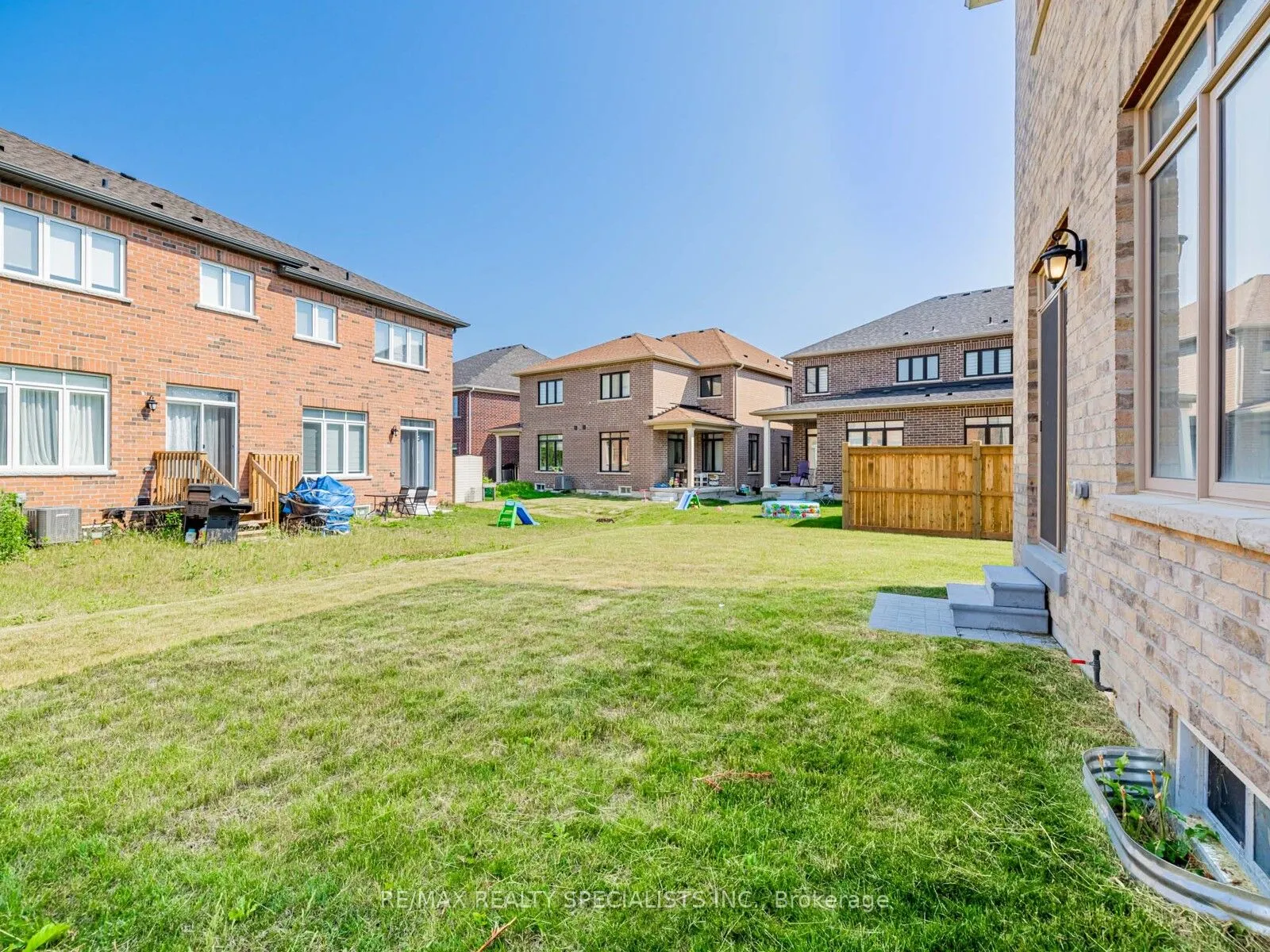 68 Ferragine Crescent