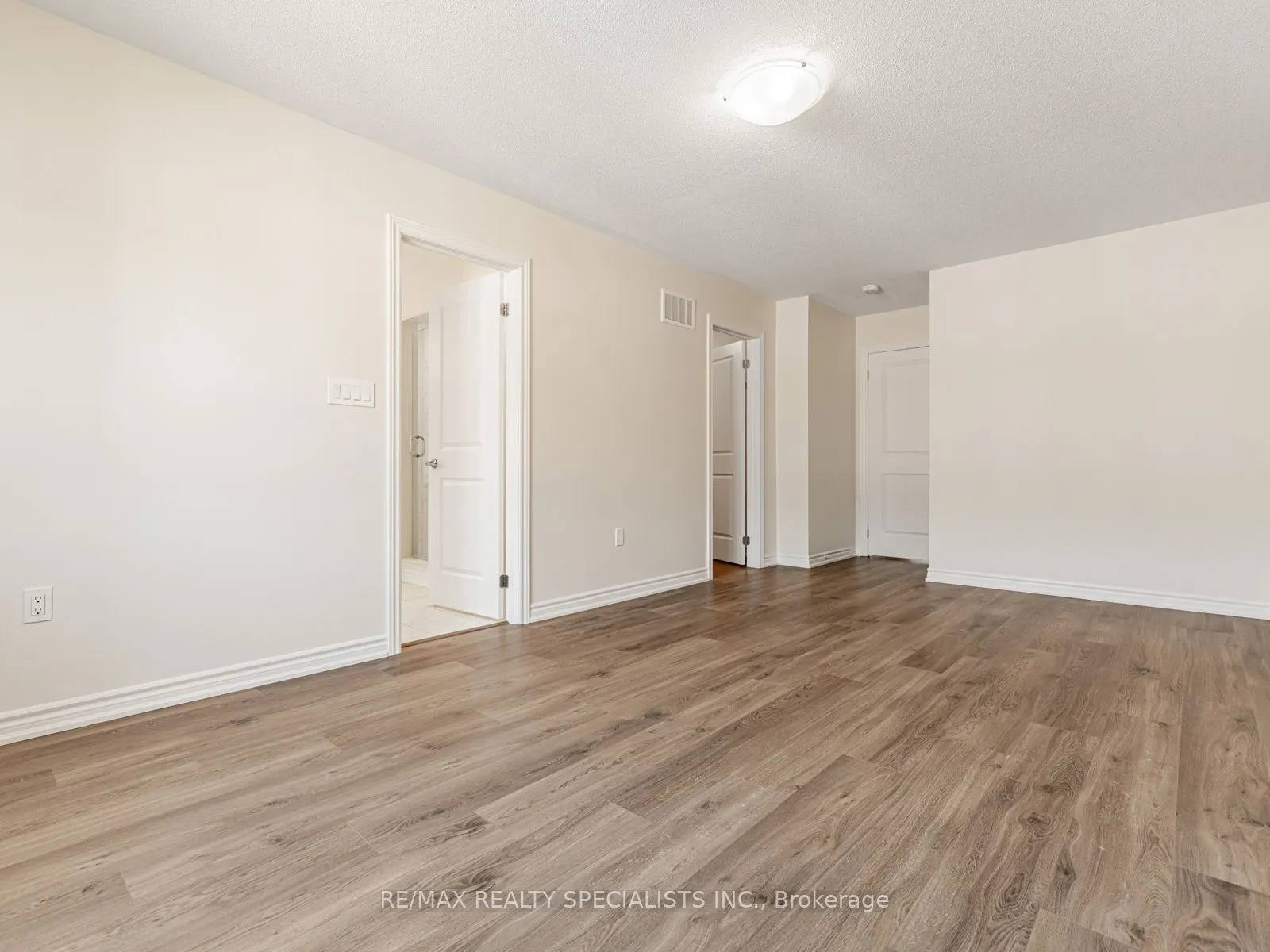 68 Ferragine Crescent