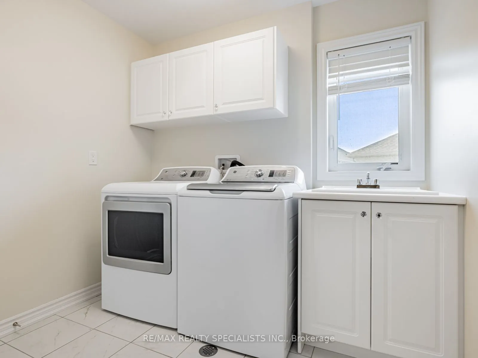 68 Ferragine Crescent