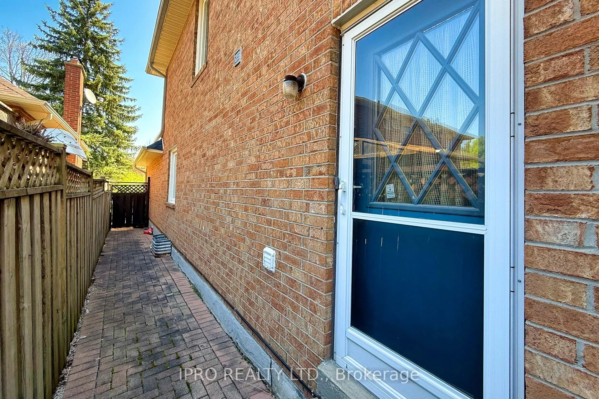92 Rosebury Lane