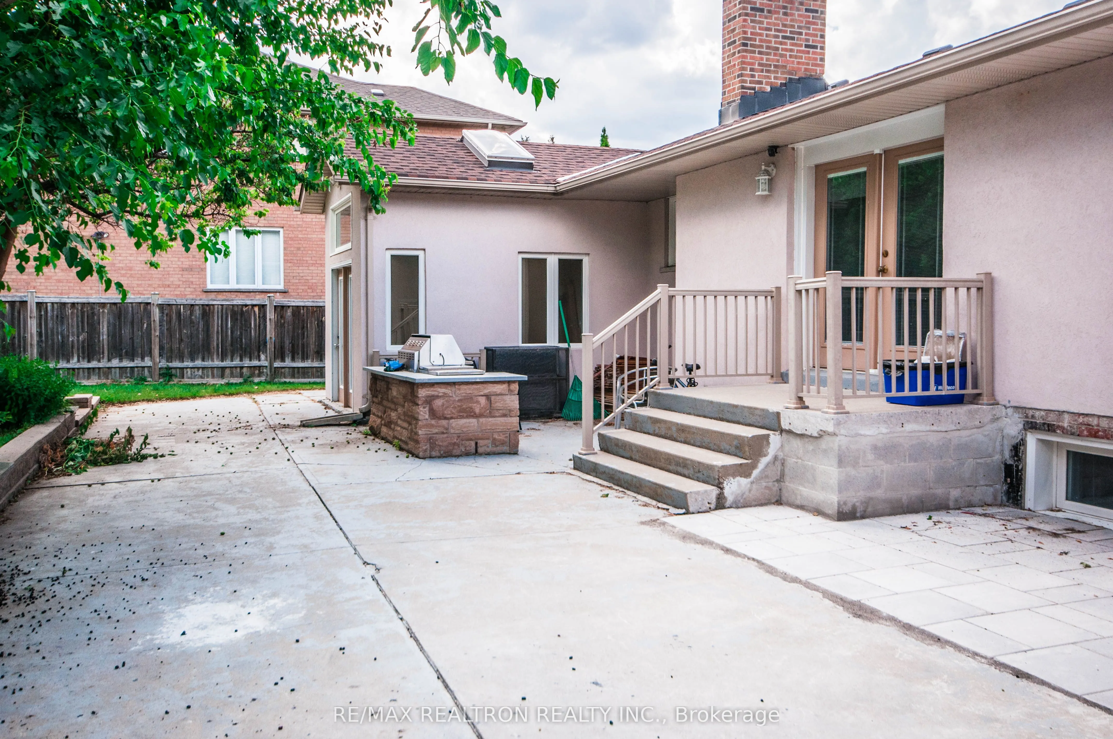 85 Lee Avenue