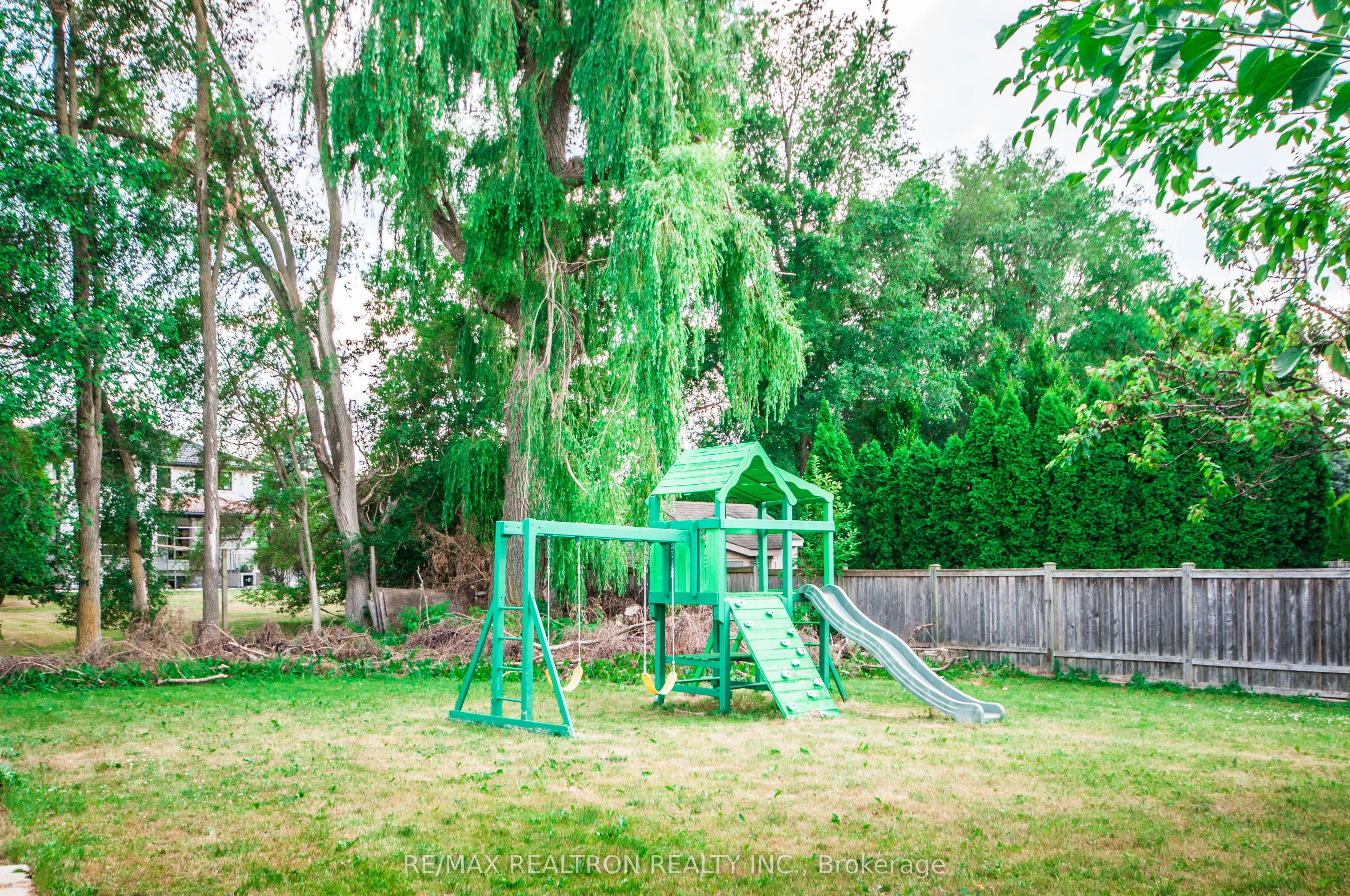 85 Lee Avenue