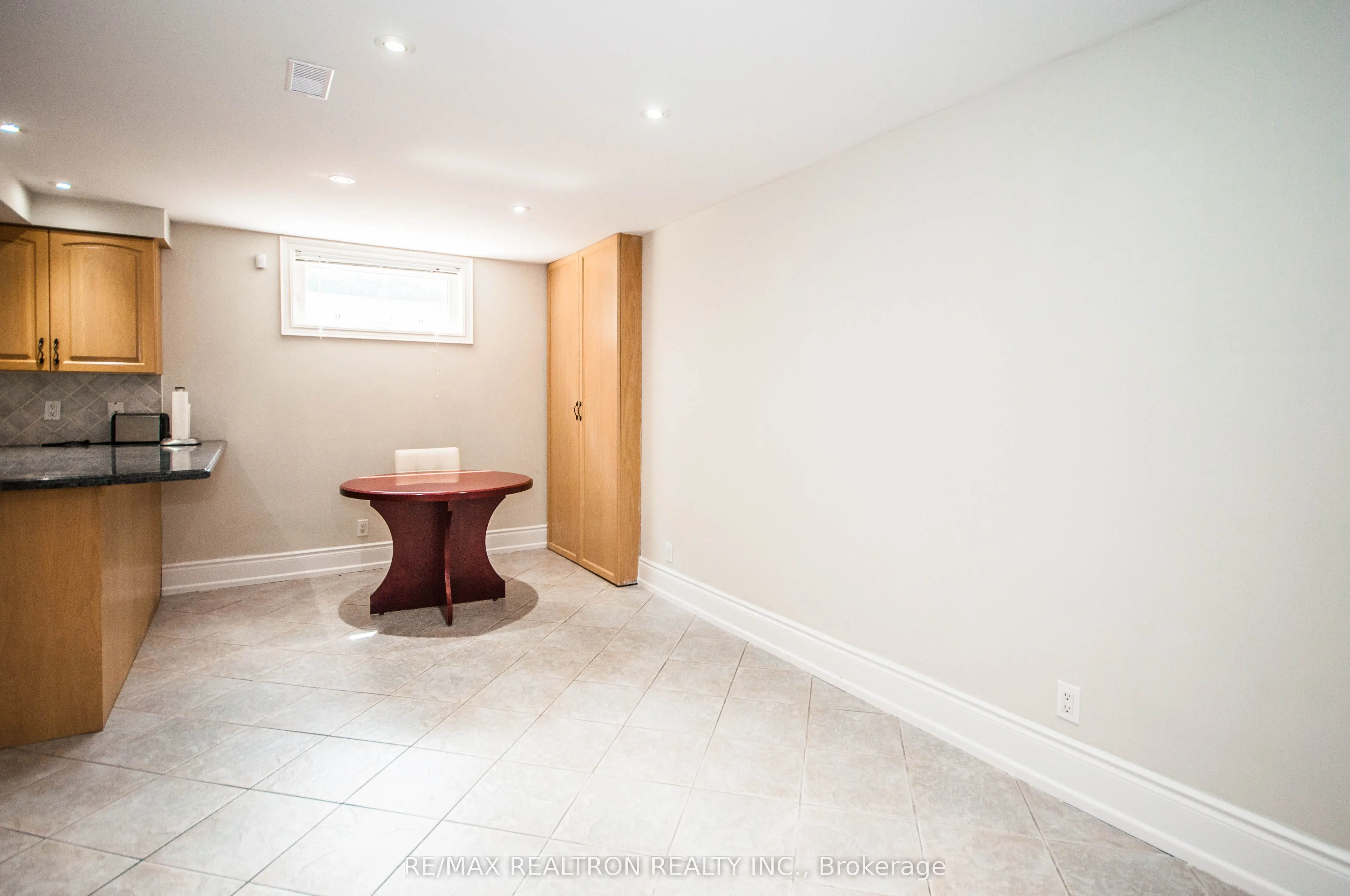 85 Lee Avenue