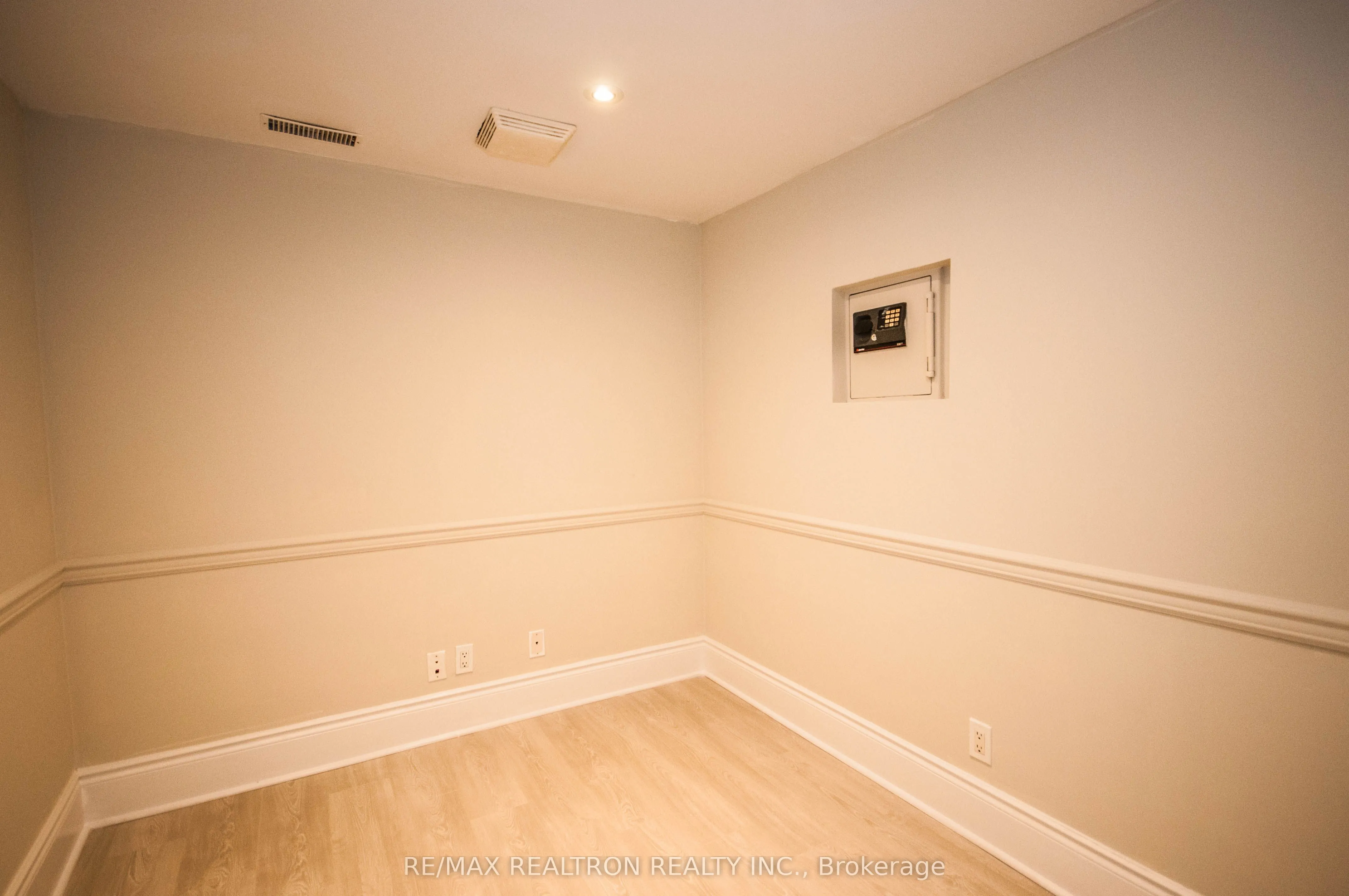 85 Lee Avenue