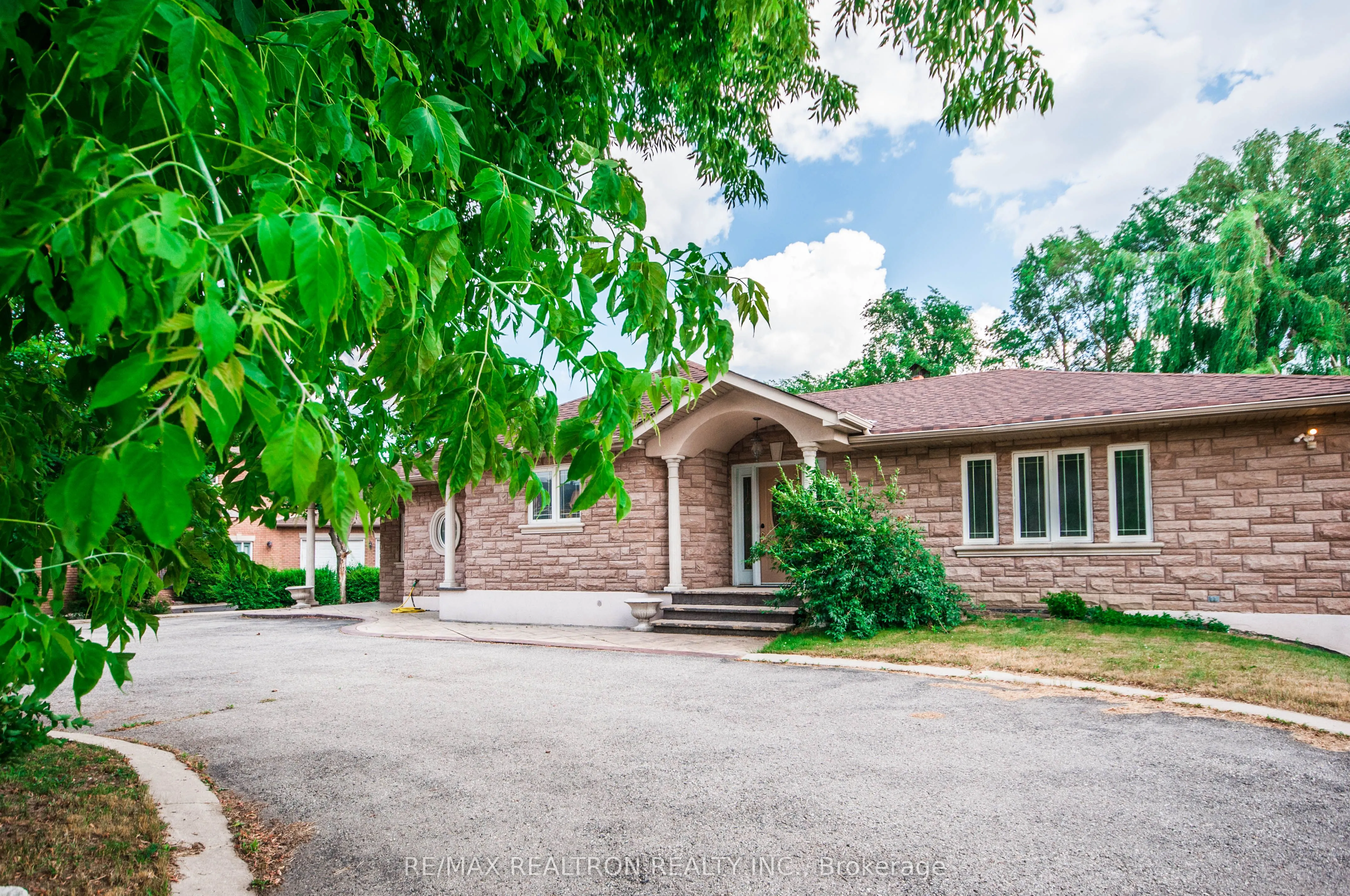 85 Lee Avenue