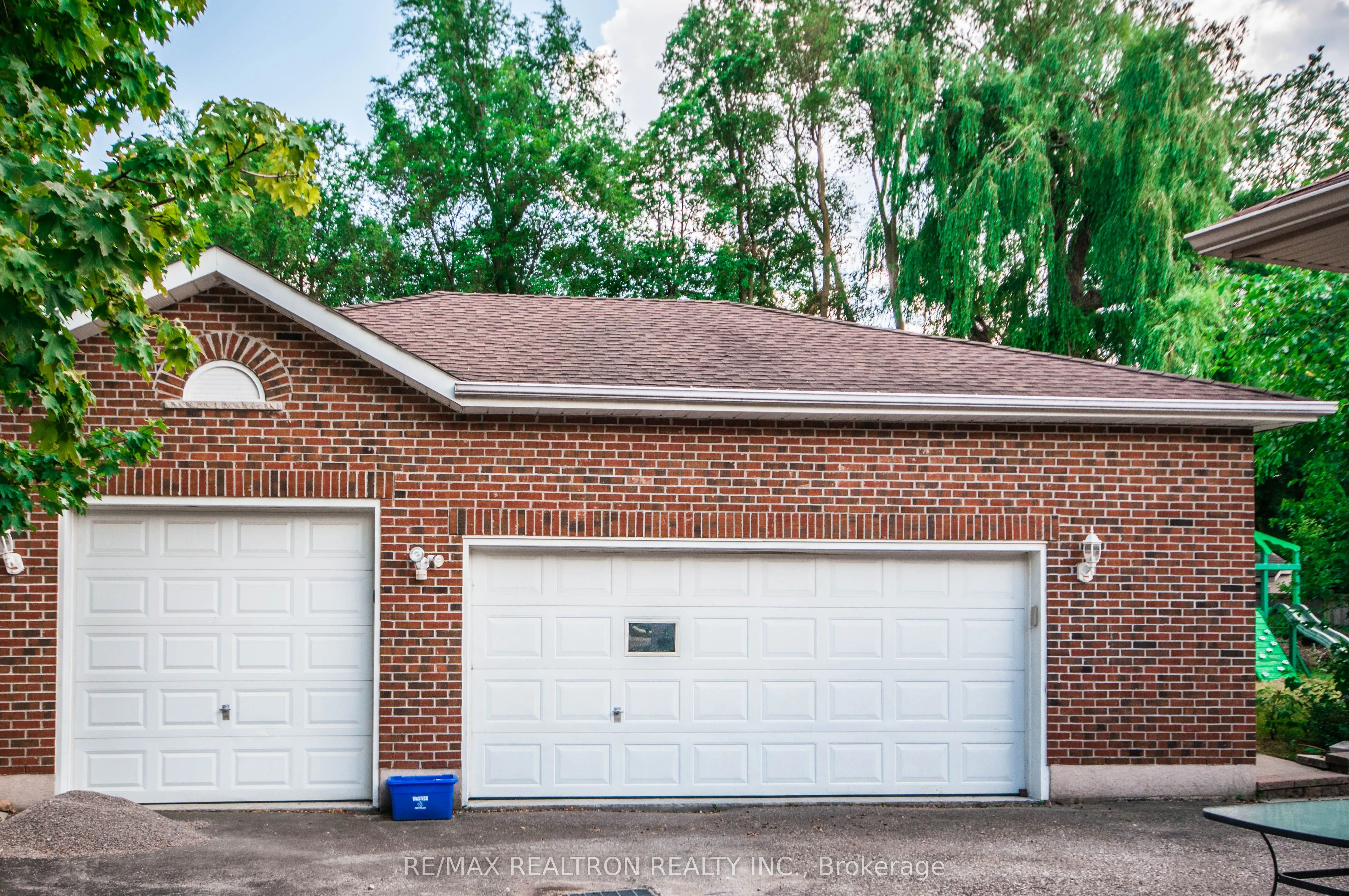 85 Lee Avenue