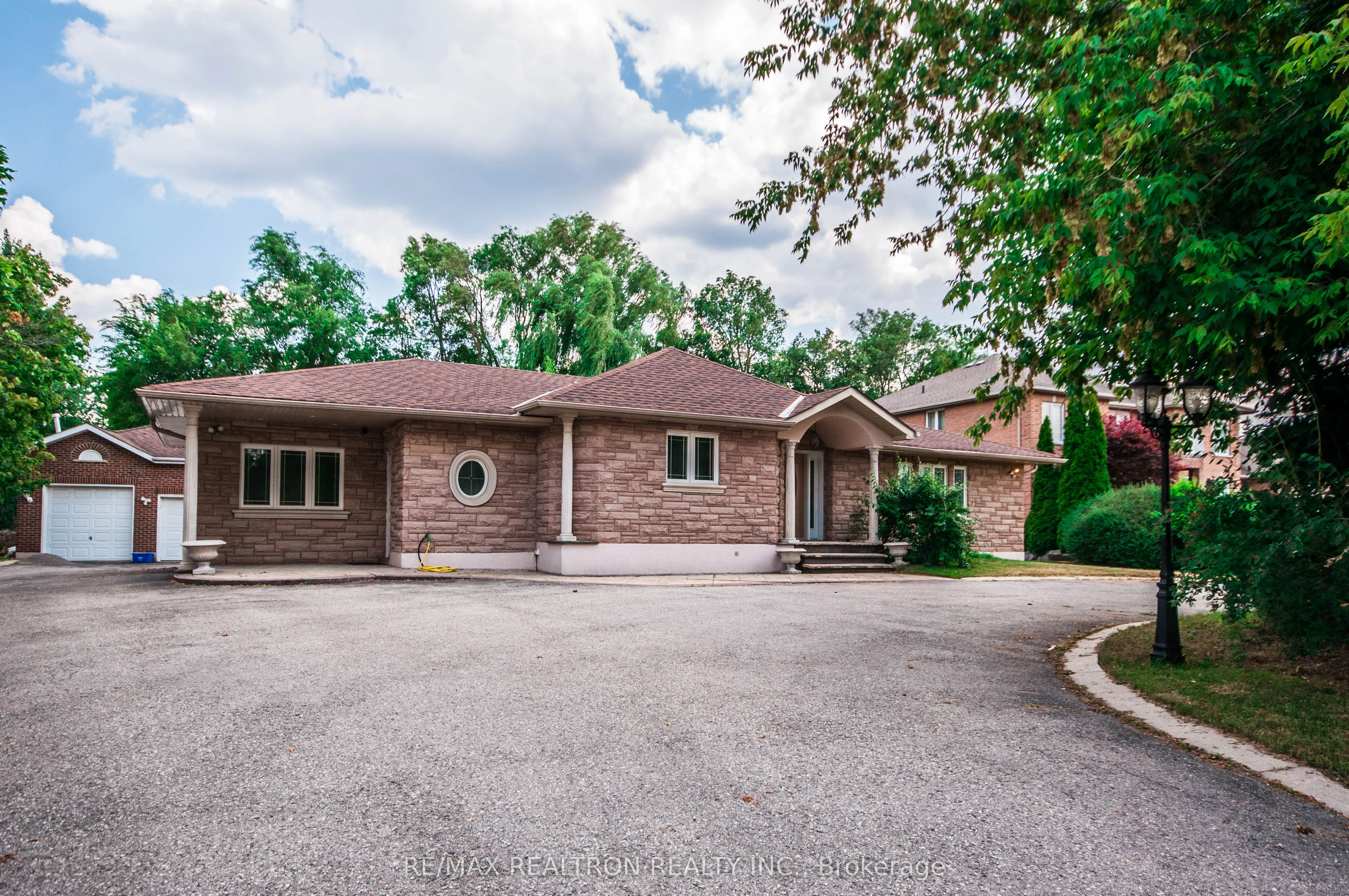 85 Lee Avenue