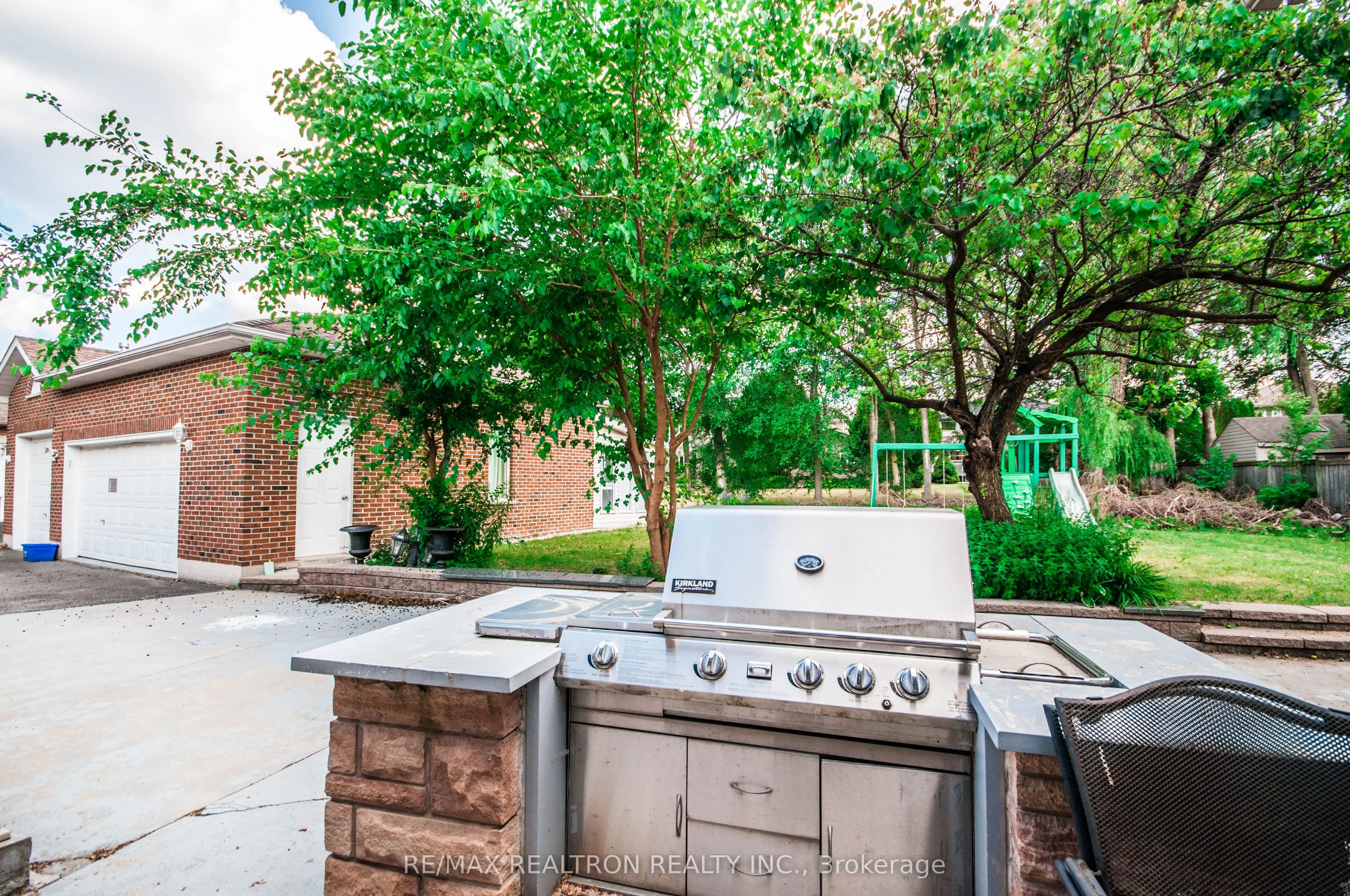 85 Lee Avenue