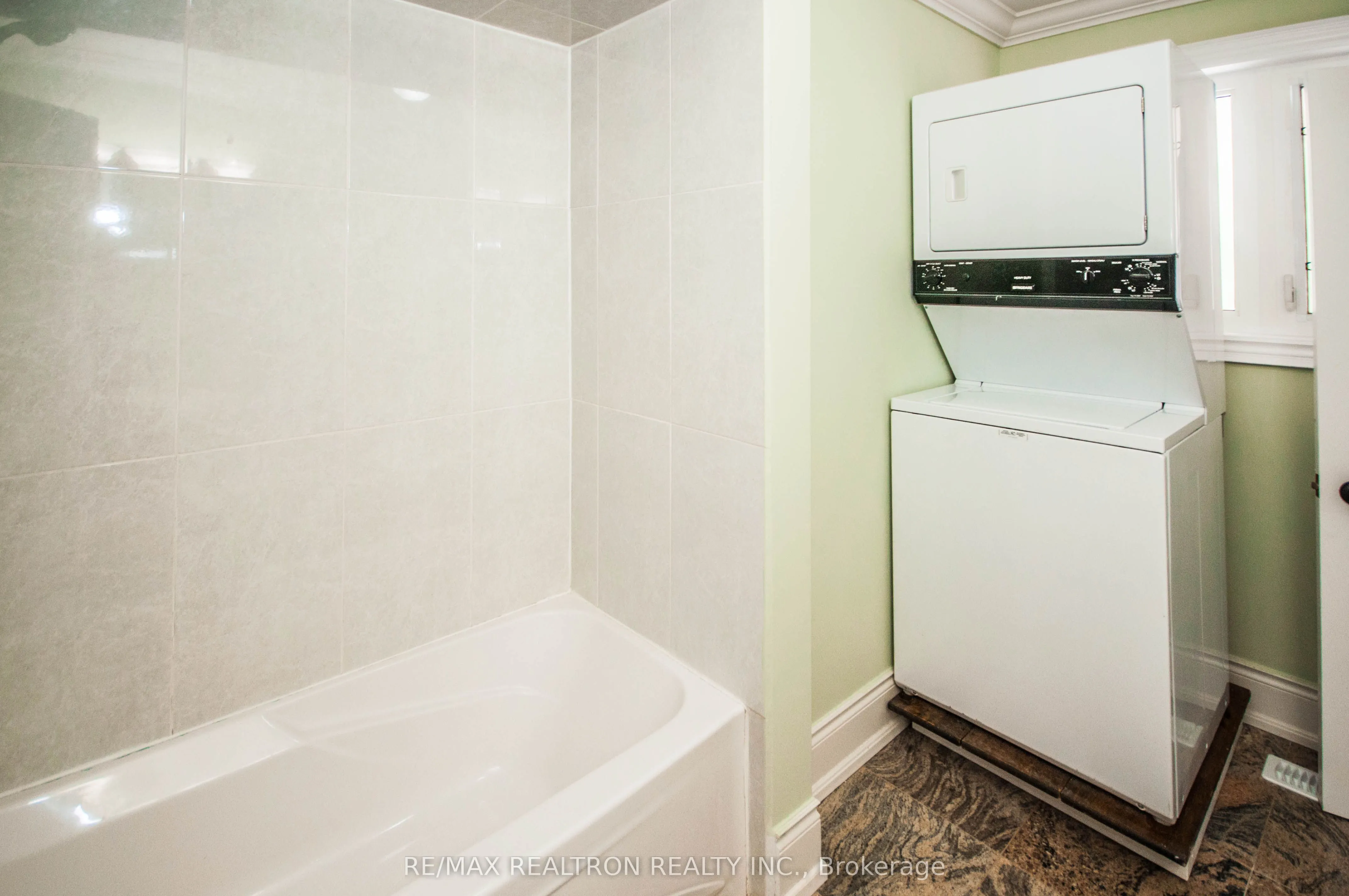 85 Lee Avenue