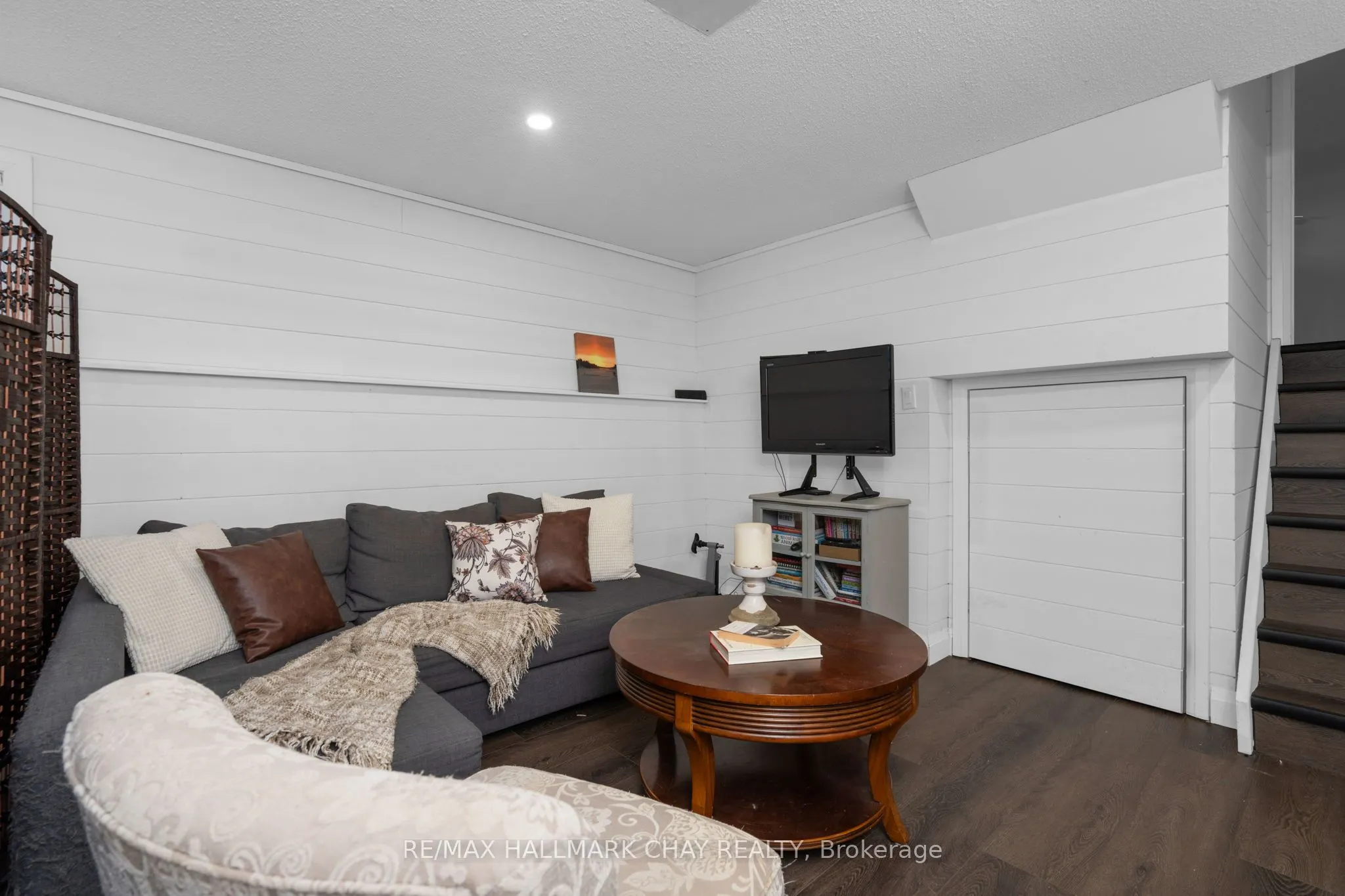 2 Willis Drive