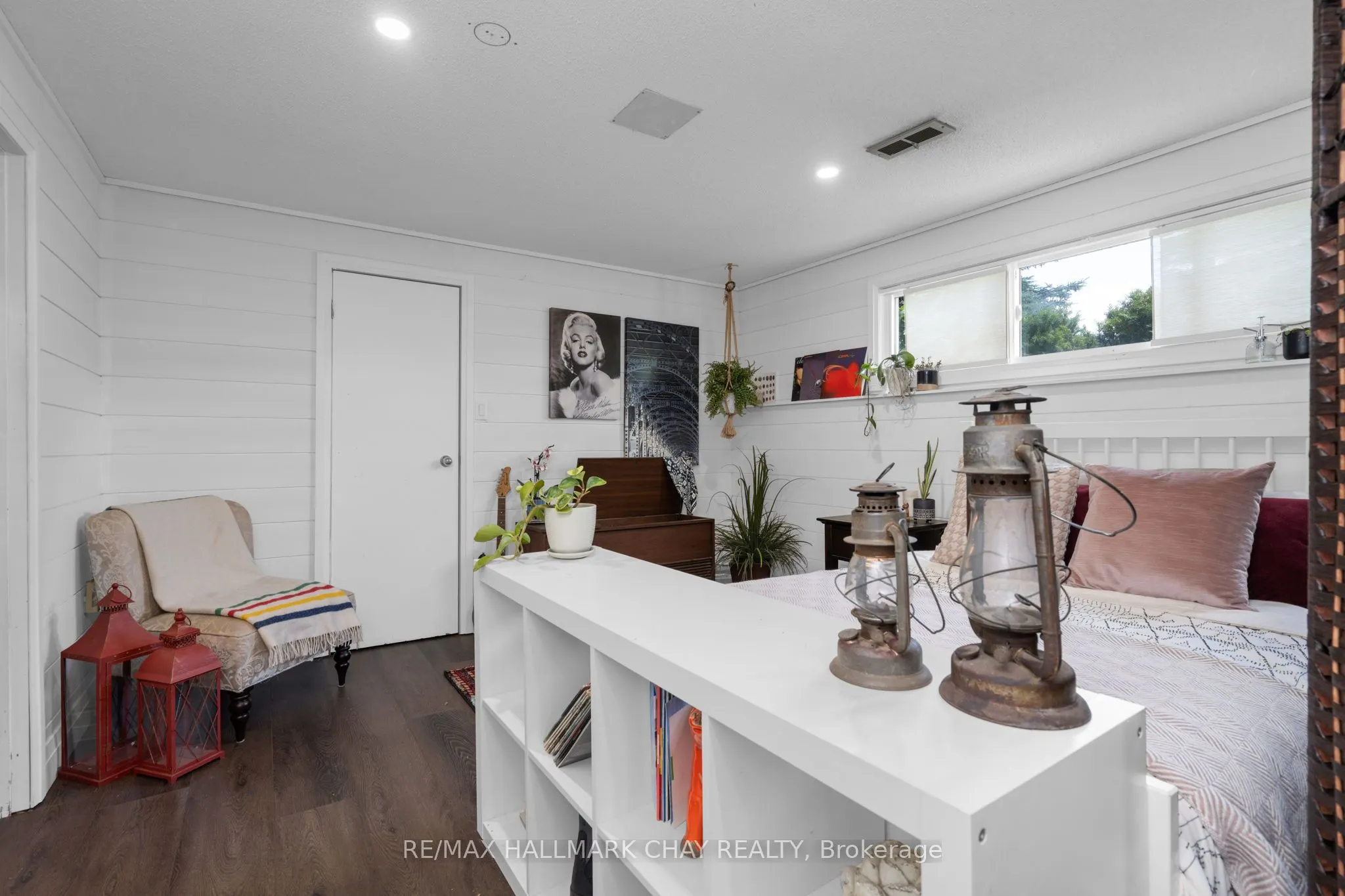 2 Willis Drive