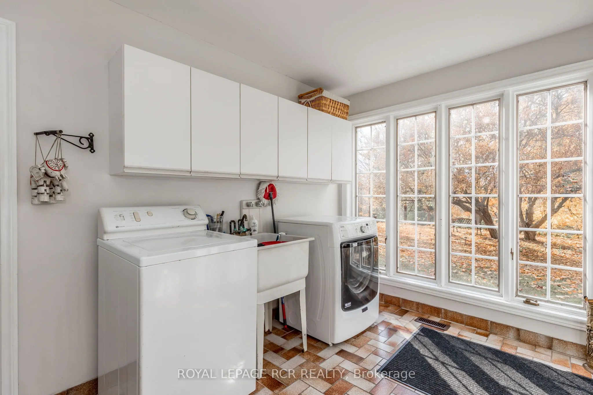 2100 Davis Drive W
