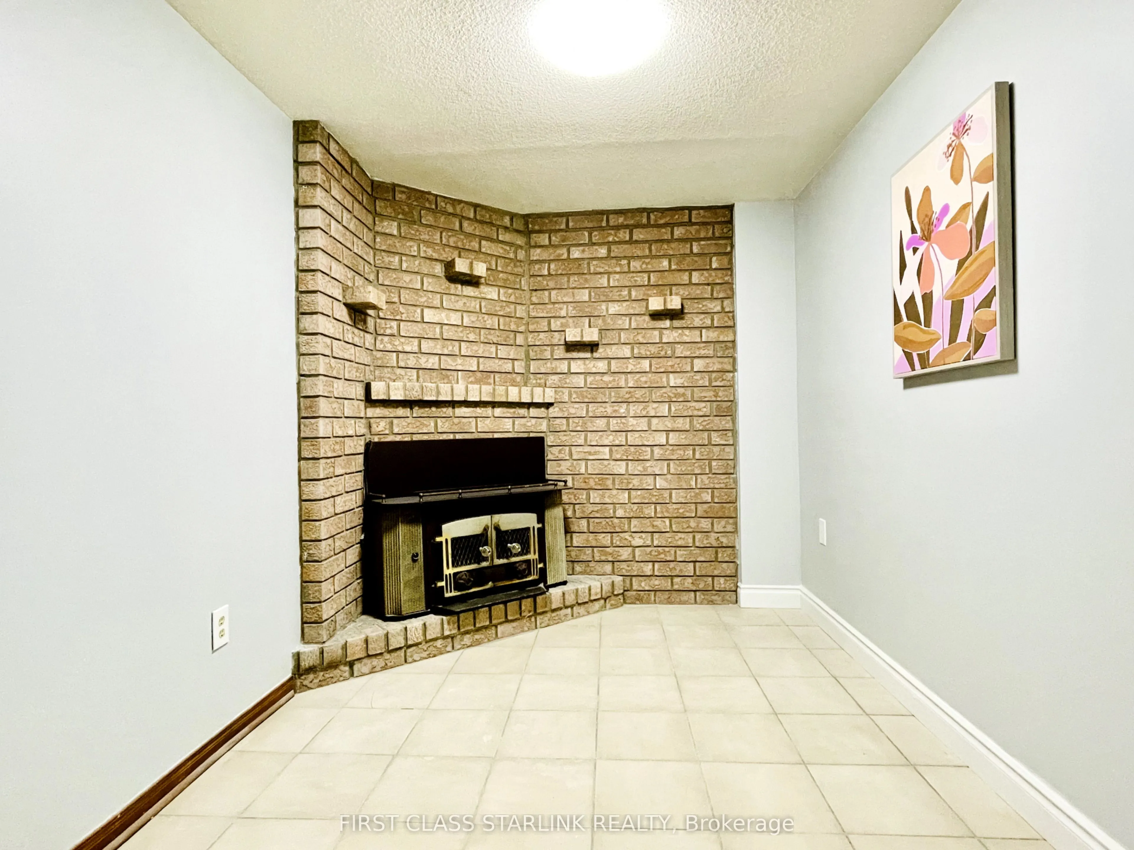 147 Adrianno Crescent, #Lower