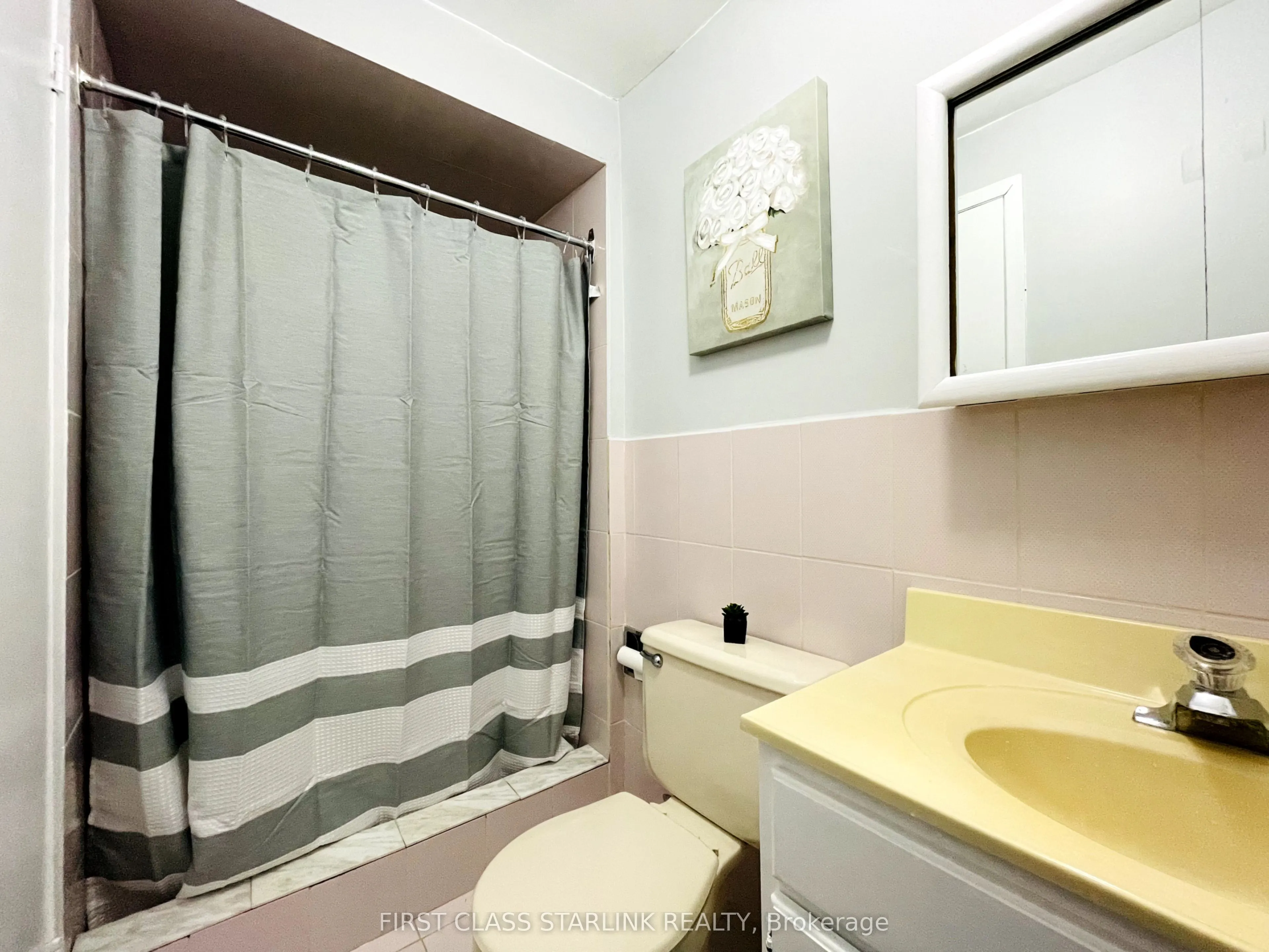 147 Adrianno Crescent, #Lower