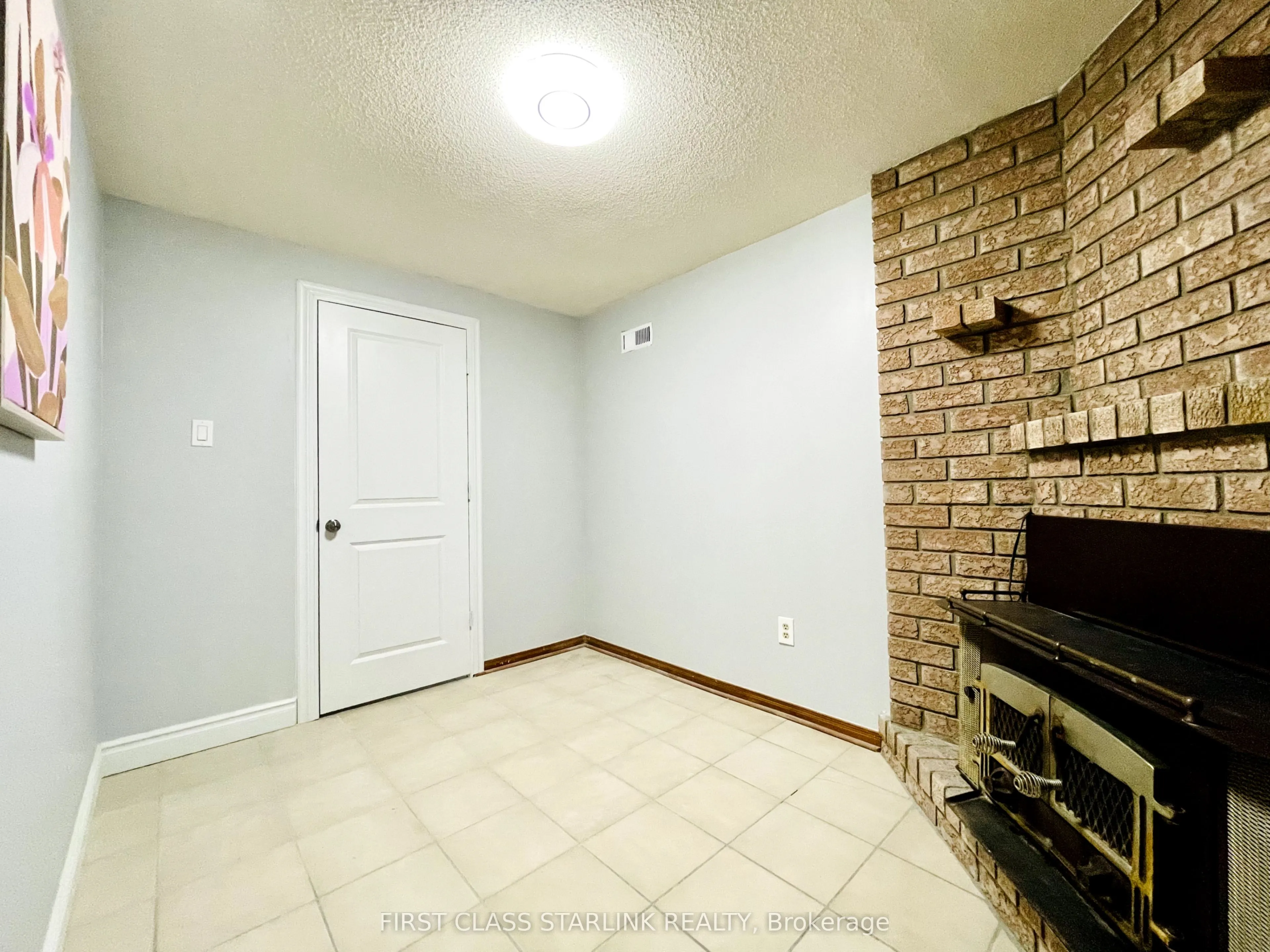 147 Adrianno Crescent, #Lower