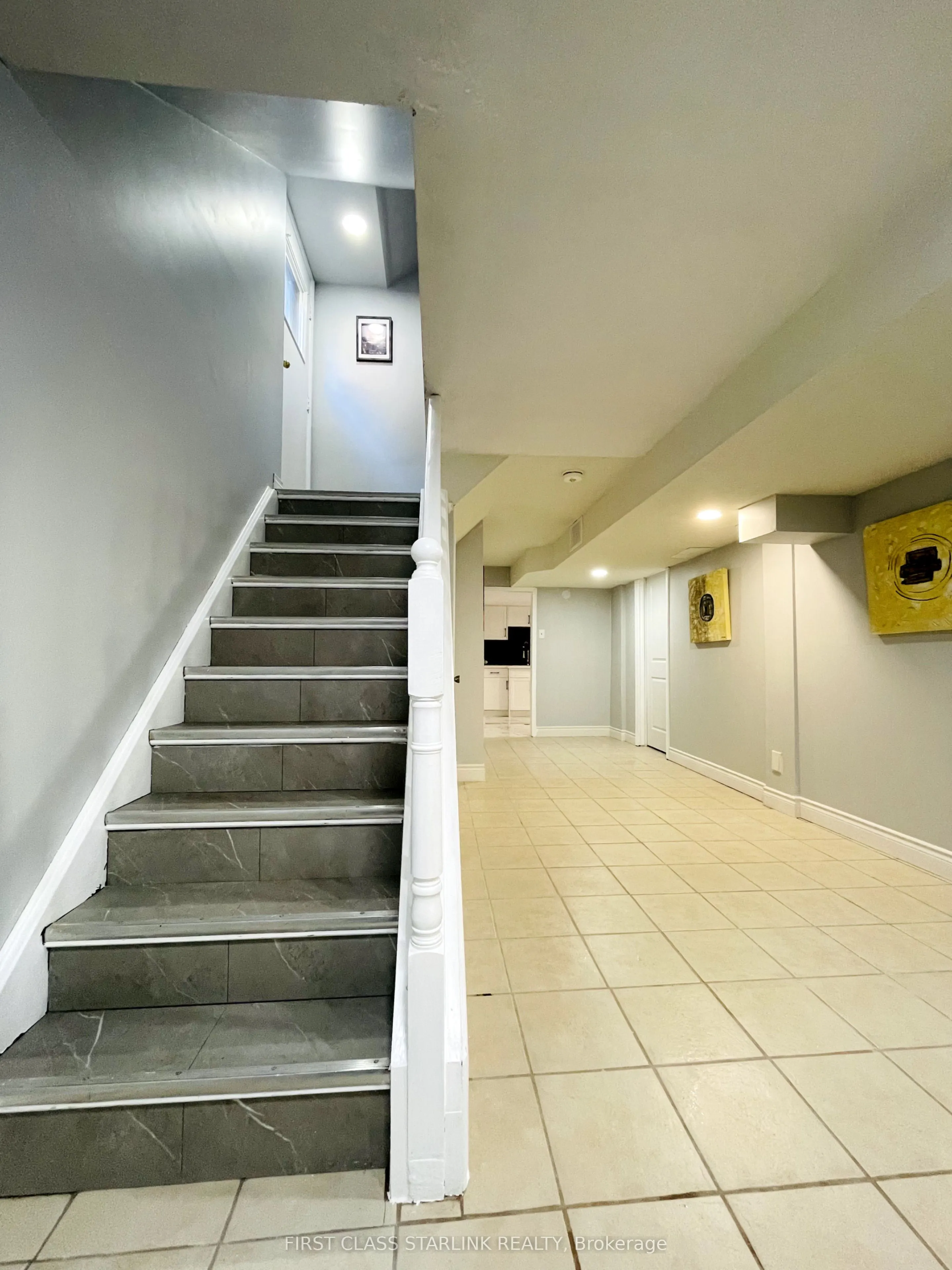 147 Adrianno Crescent, #Lower